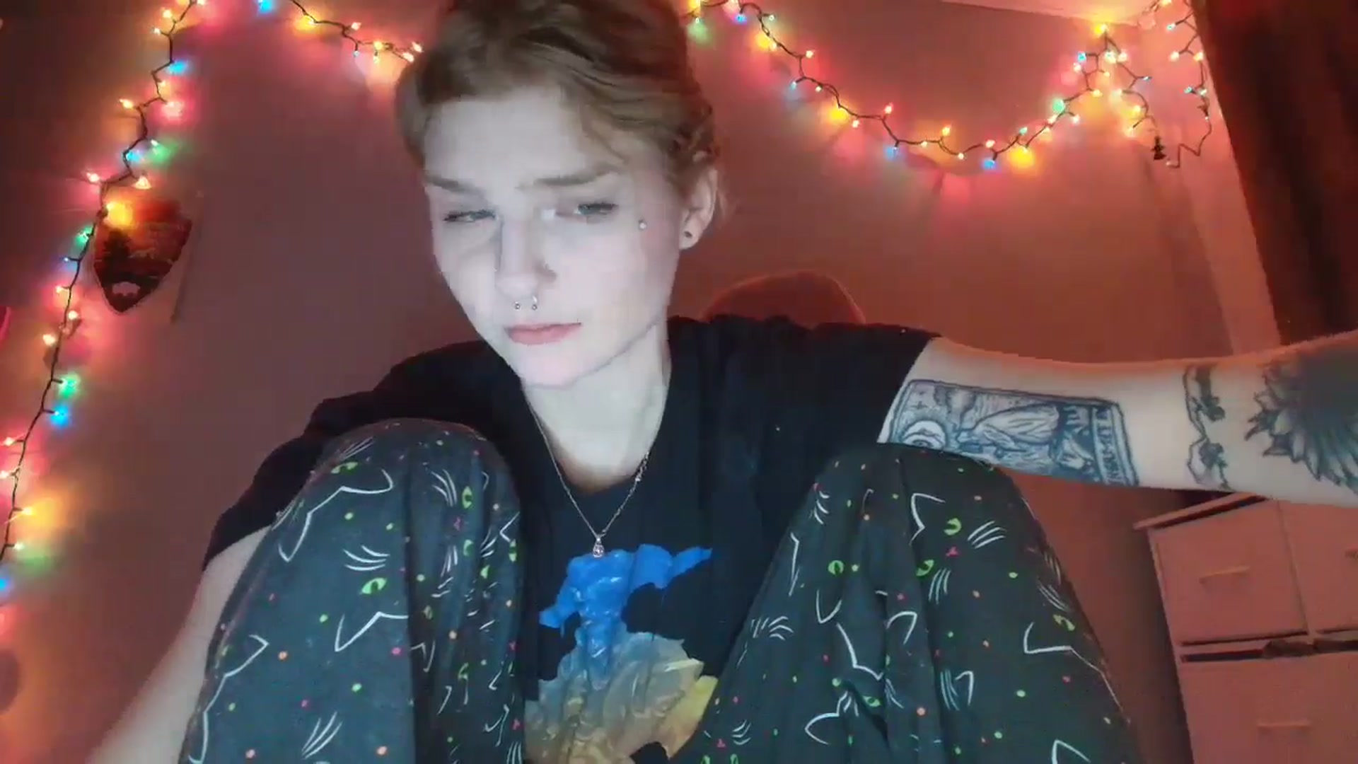 Gallery image thumbnail from DuckChan0's myfreecams stream on, 01/11/2026, 24:42 image 9 of 20