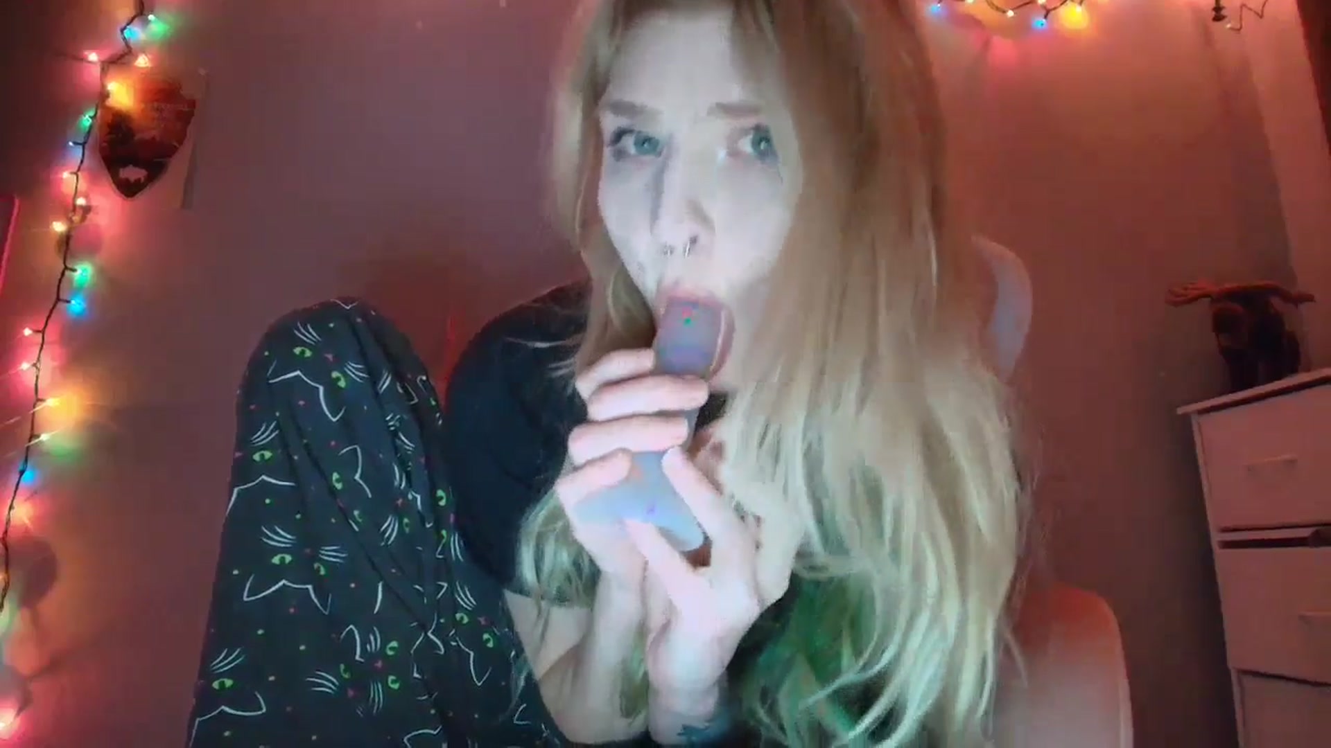 Gallery image thumbnail from DuckChan0's myfreecams stream on, 01/11/2026, 24:42 image 7 of 20