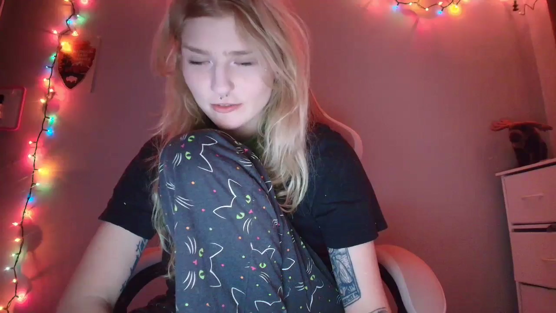Gallery image thumbnail from DuckChan0's myfreecams stream on, 01/11/2026, 24:42 image 4 of 20