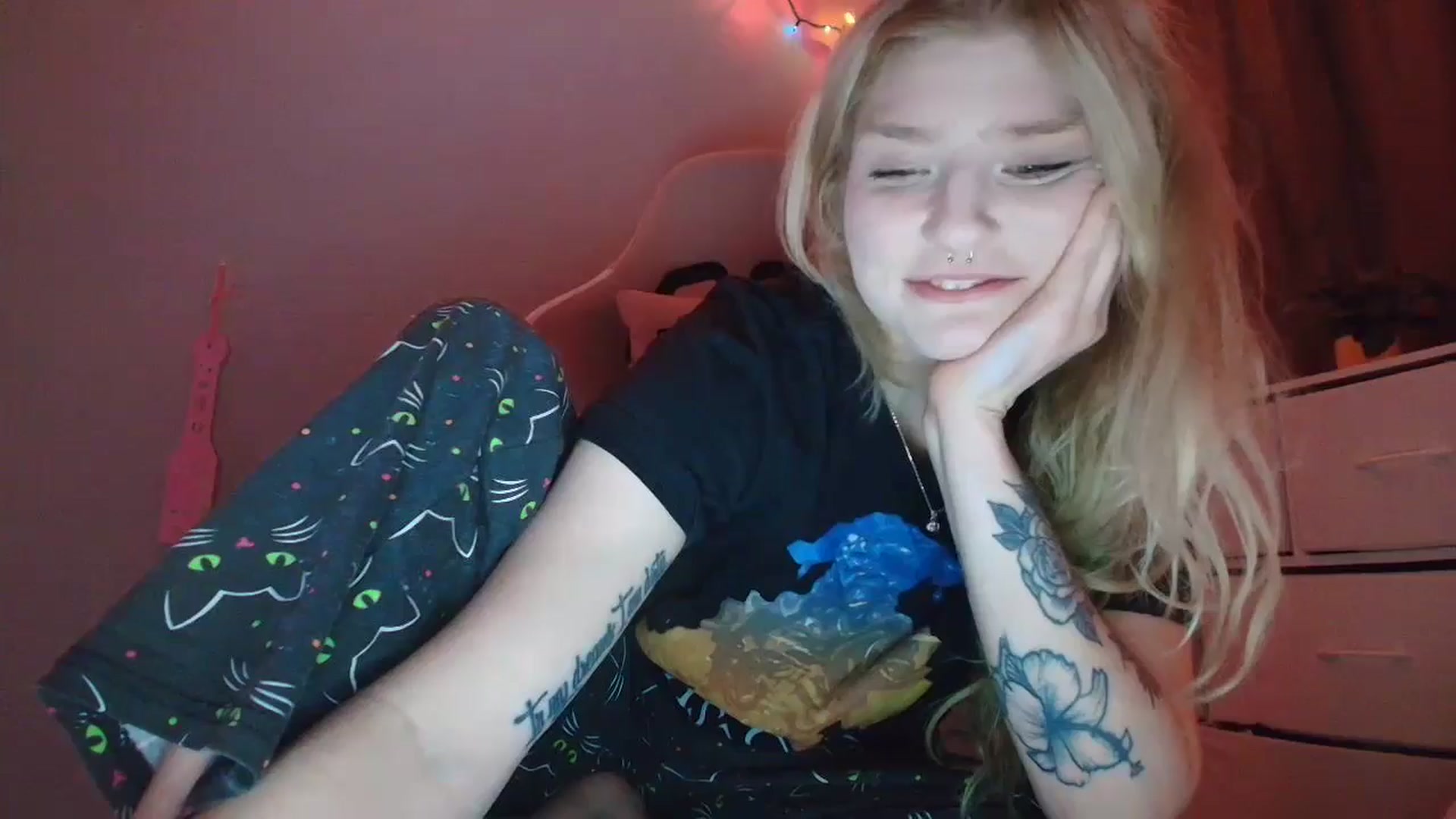 Gallery image thumbnail from DuckChan0's myfreecams stream on, 01/11/2026, 24:42 image 13 of 20