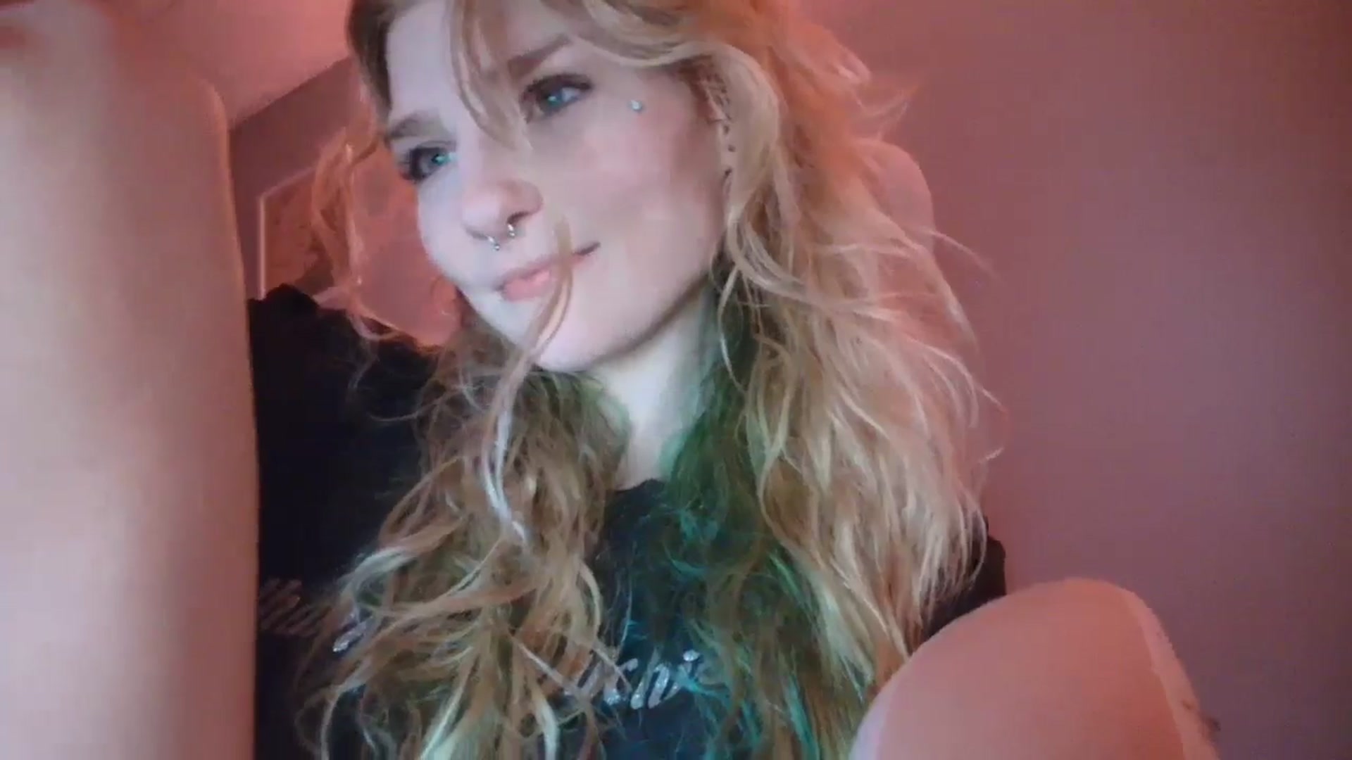 Gallery image thumbnail from DuckChan0's myfreecams stream on, 01/12/2026, 01:12 image 12 of 20