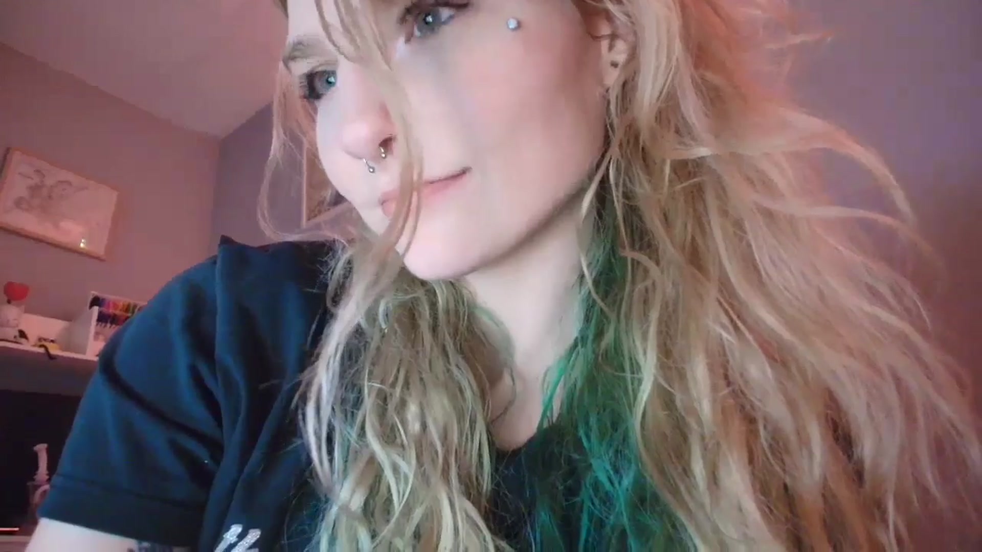 Gallery image thumbnail from DuckChan0's myfreecams stream on, 01/12/2026, 01:12 image 10 of 20