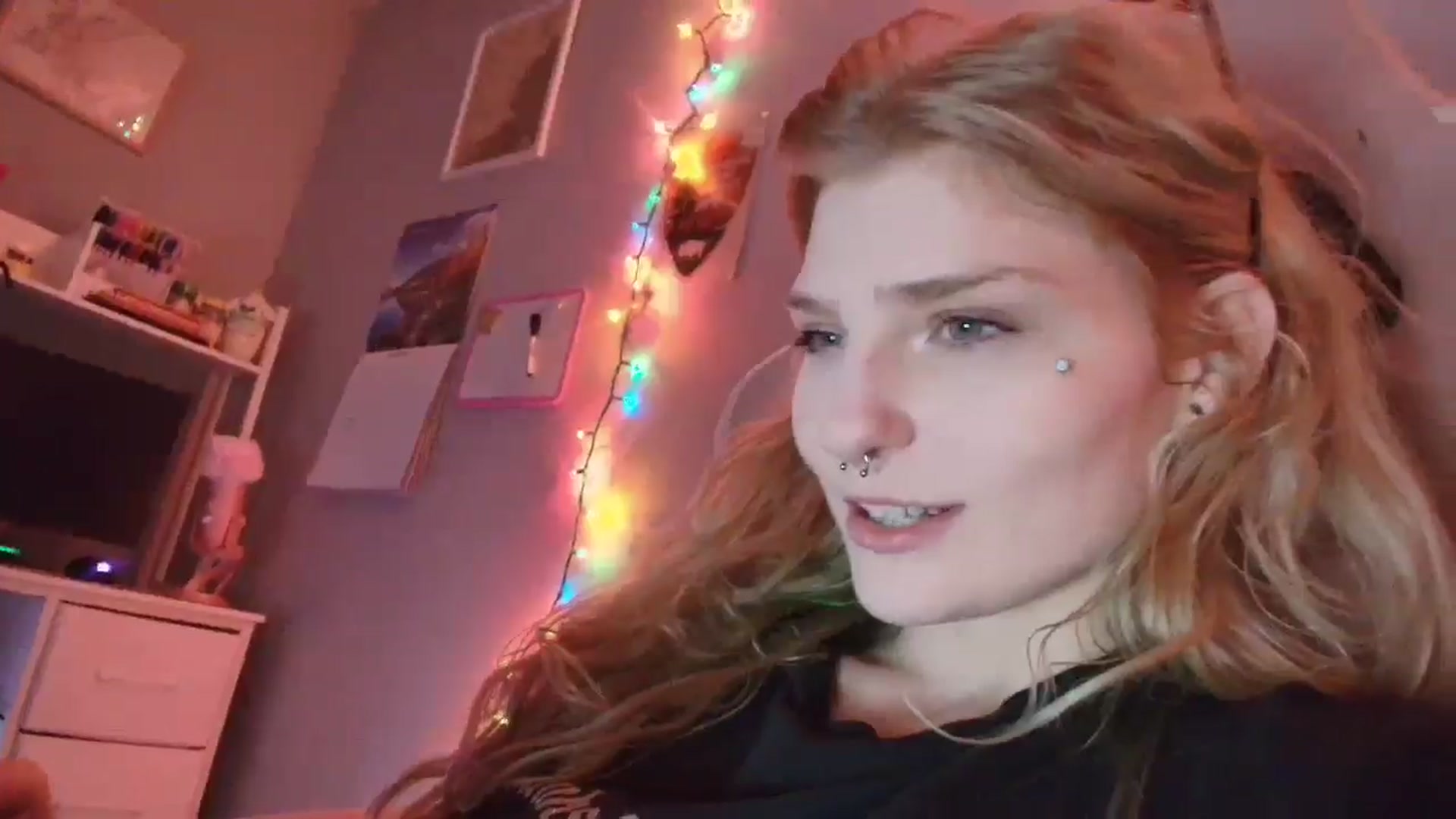 Gallery image thumbnail from DuckChan0's myfreecams stream on, 01/12/2026, 02:06 image 9 of 20
