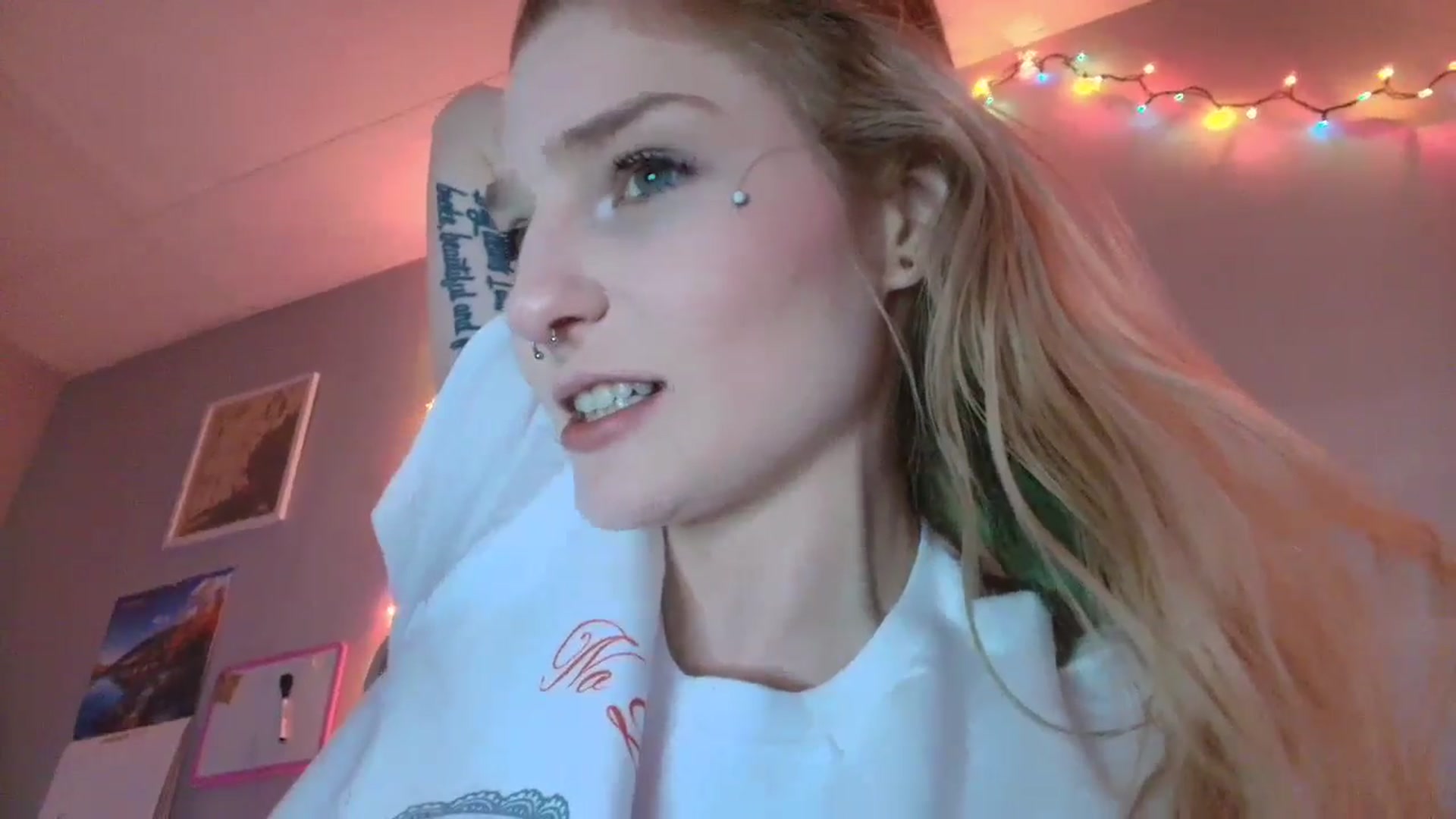 Gallery image thumbnail from DuckChan0's myfreecams stream on, 01/12/2026, 18:58 image 14 of 20