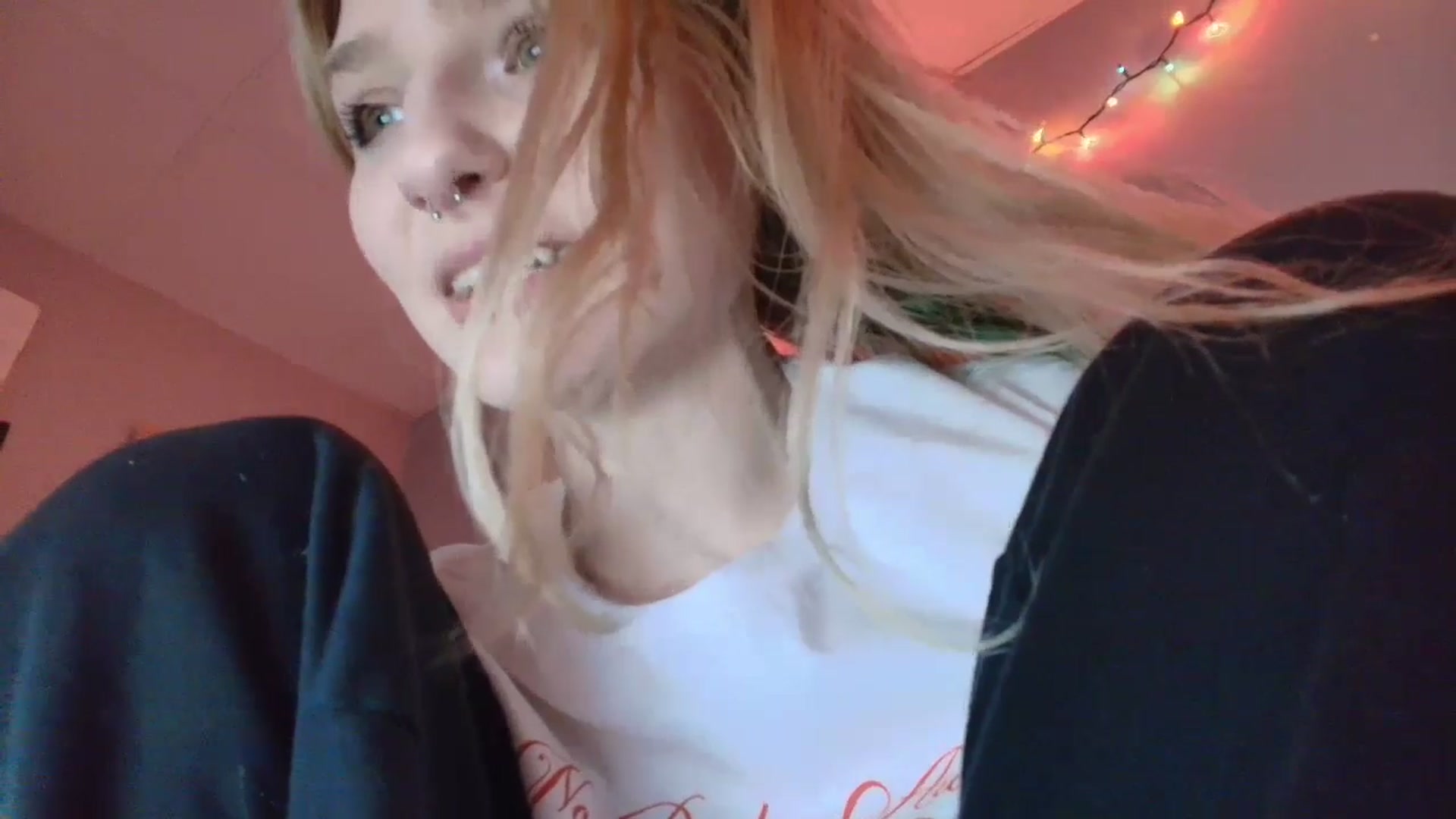 Gallery image thumbnail from DuckChan0's myfreecams stream on, 01/12/2026, 18:58 image 13 of 20