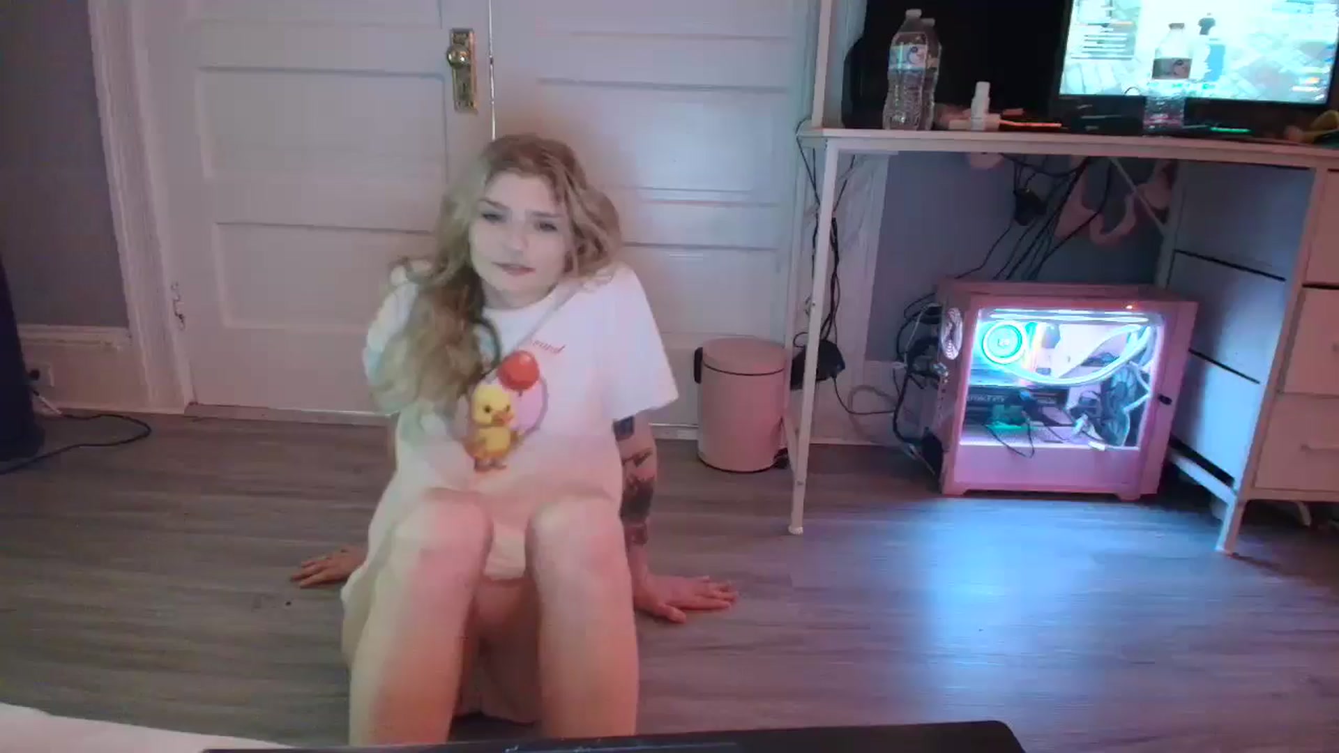 Gallery image thumbnail from DuckChan0's myfreecams stream on, 01/12/2026, 20:07 image 6 of 20