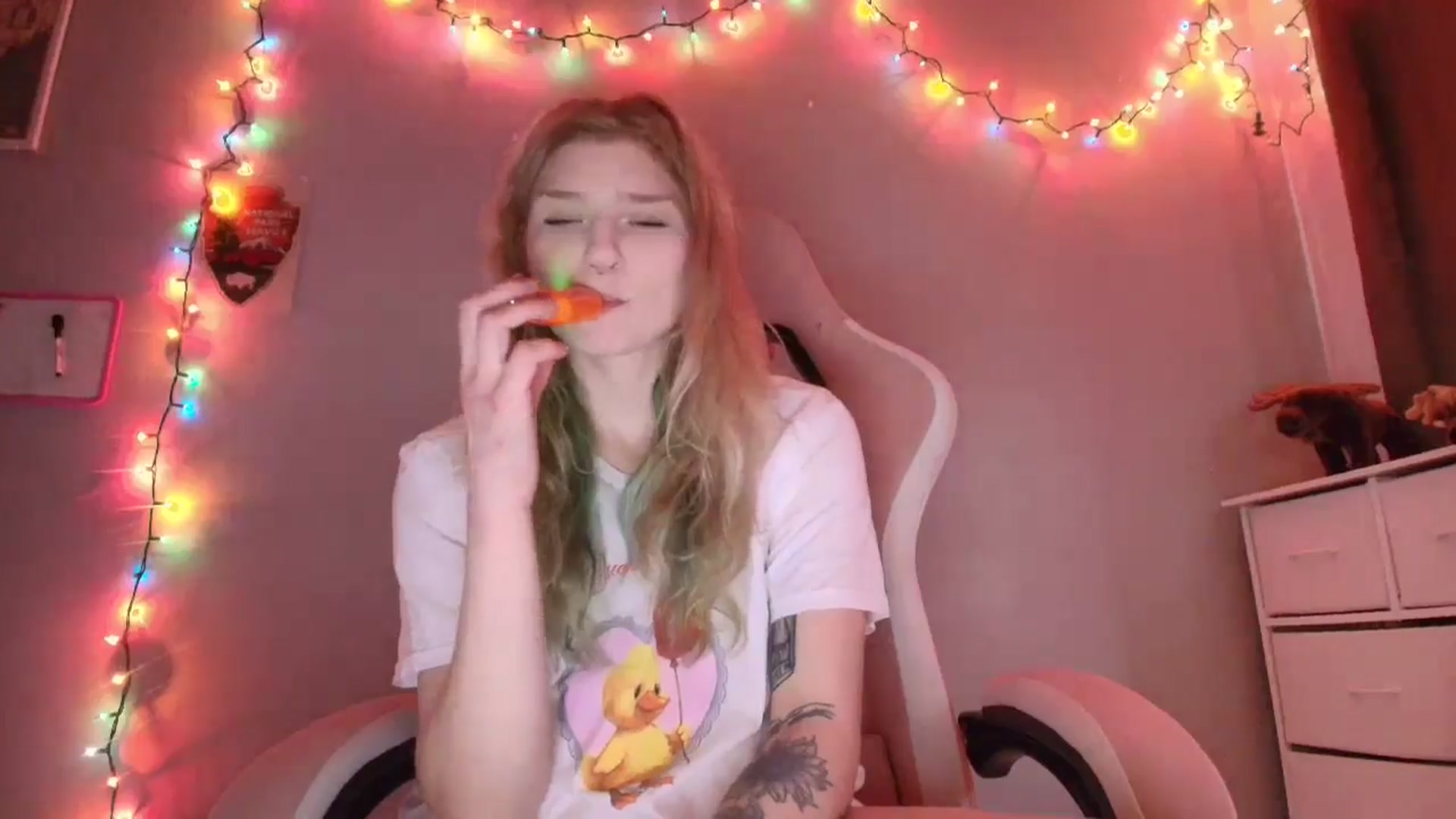 Gallery image thumbnail from DuckChan0's myfreecams stream on, 01/12/2026, 20:07 image 5 of 20