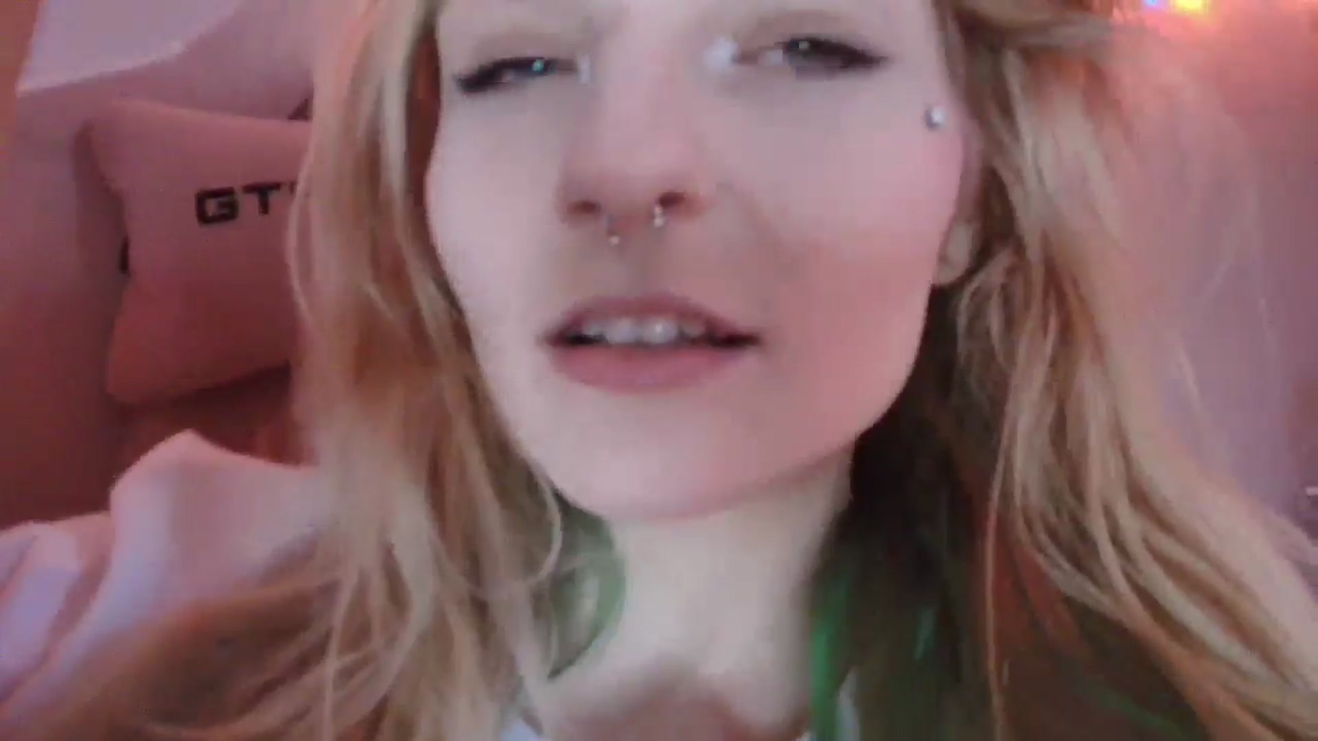Gallery image thumbnail from DuckChan0's myfreecams stream on, 01/12/2026, 20:07 image 2 of 20