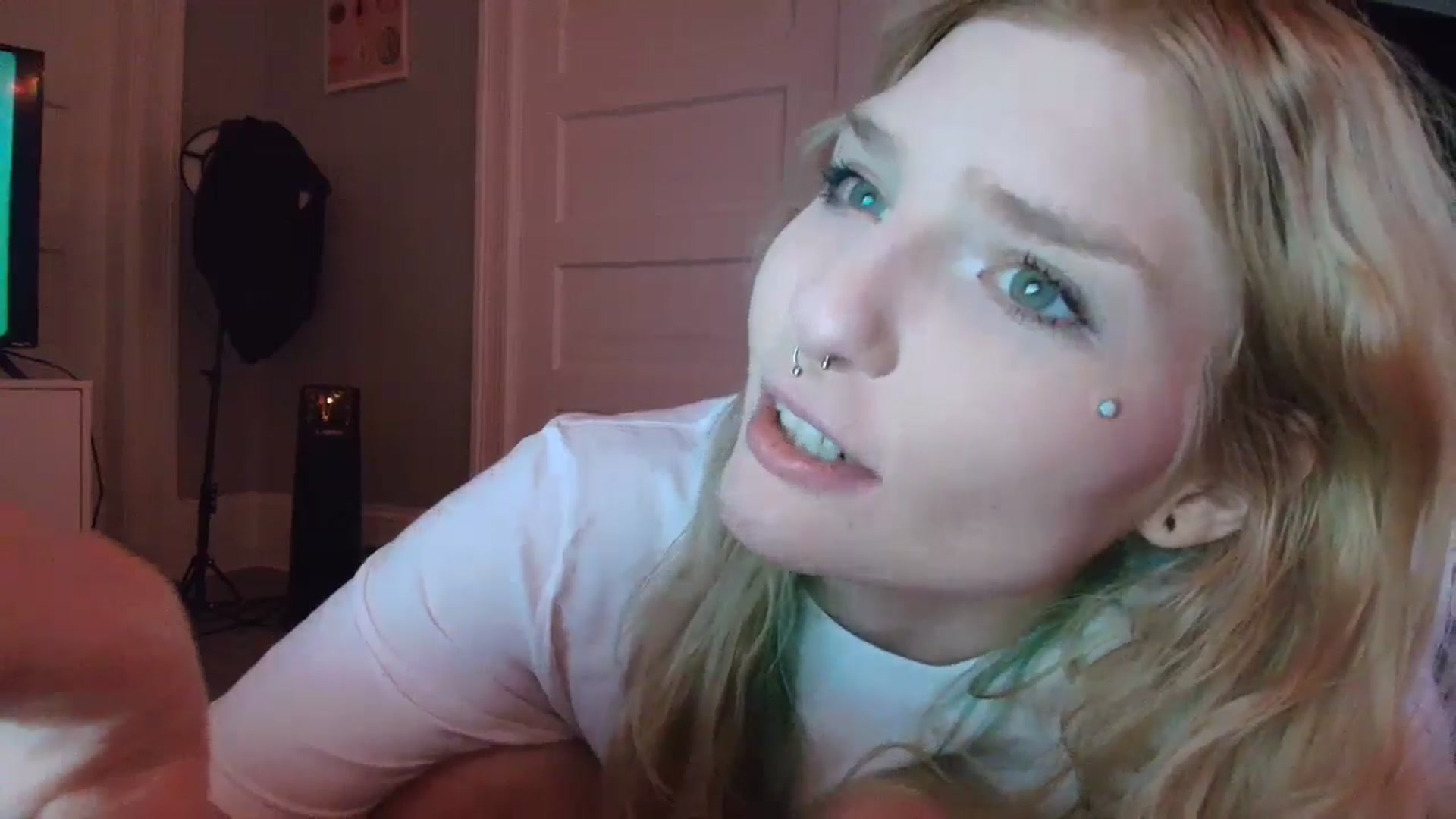 Gallery image thumbnail from DuckChan0's myfreecams stream on, 01/12/2026, 20:07 image 8 of 20
