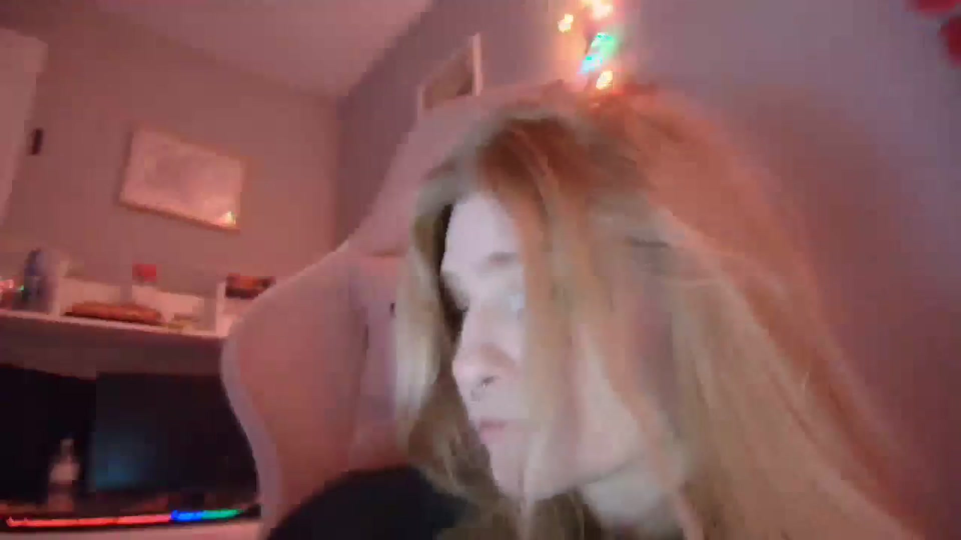 Gallery image thumbnail from DuckChan0's myfreecams stream on, 01/14/2026, 19:27 image 10 of 20