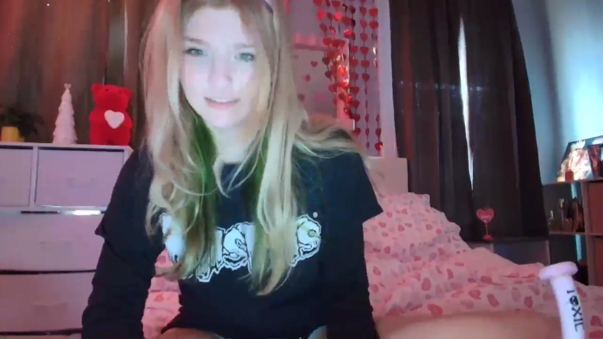 Gallery image thumbnail from DuckChan0's myfreecams stream on, 01/15/2026, 19:07 image 8 of 20