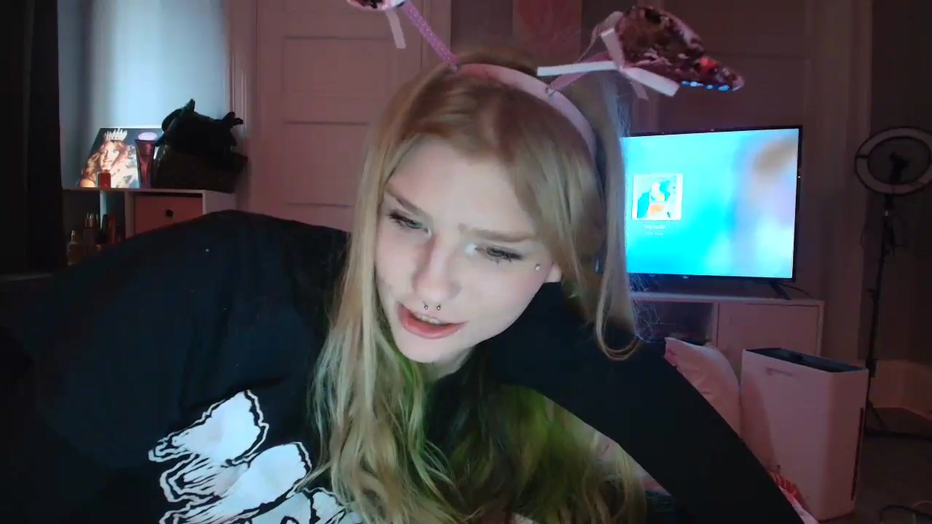 Gallery image thumbnail from DuckChan0's myfreecams stream on, 01/15/2026, 19:07 image 14 of 20