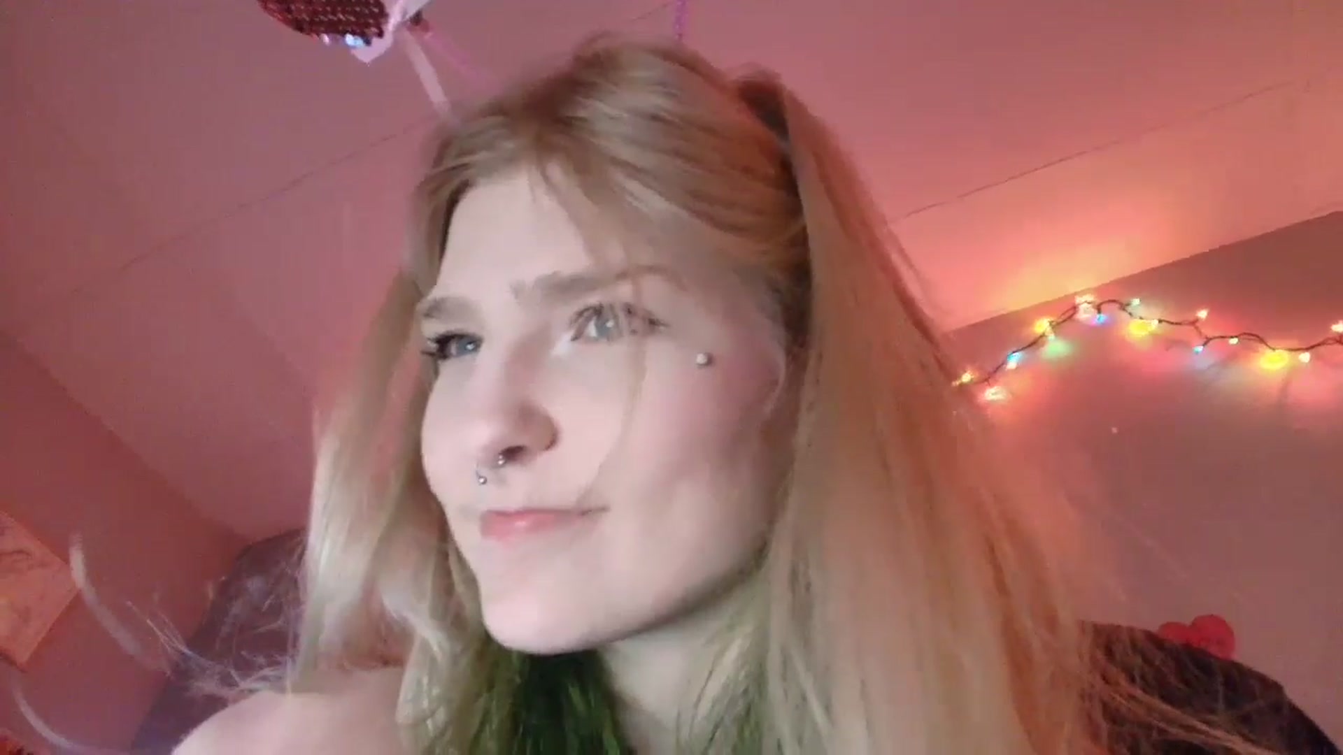 Gallery image thumbnail from DuckChan0's myfreecams stream on, 01/15/2026, 19:07 image 5 of 20