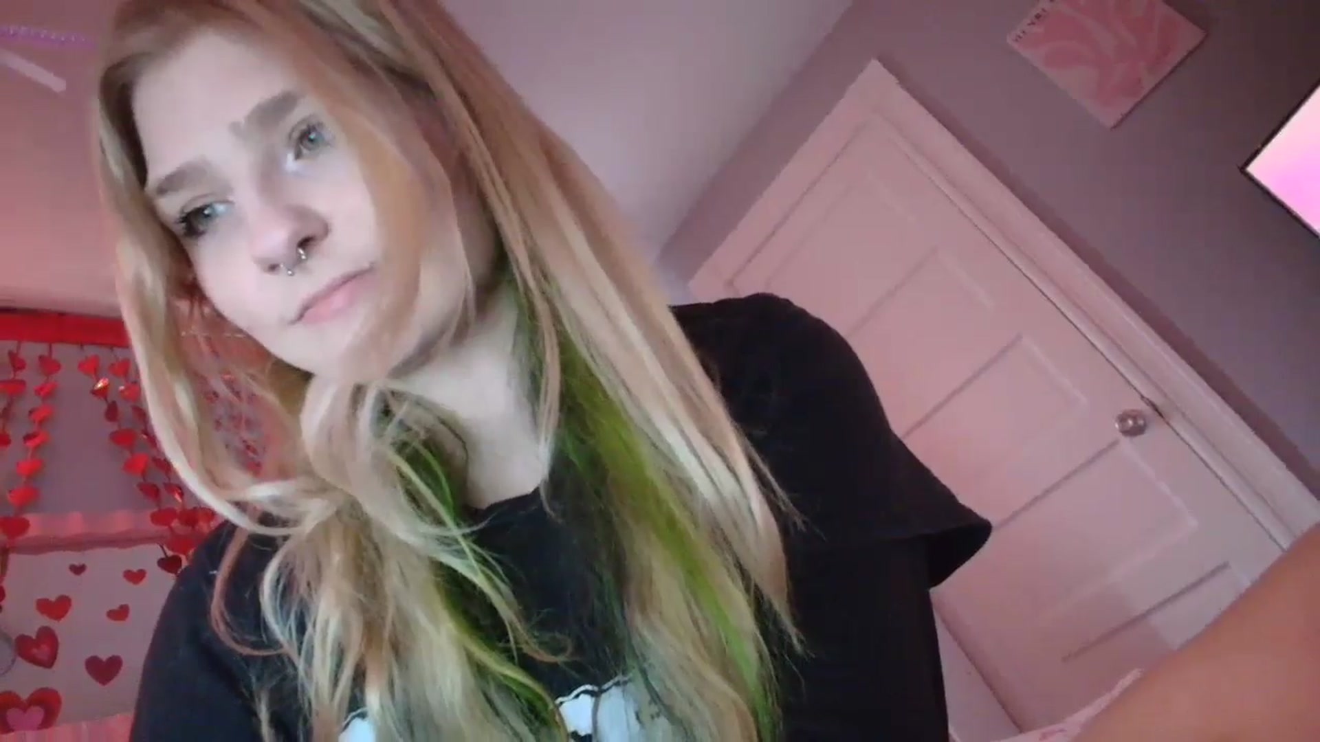 Gallery image thumbnail from DuckChan0's myfreecams stream on, 01/15/2026, 19:07 image 16 of 20
