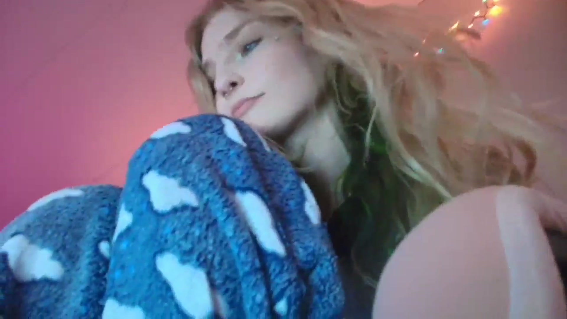 Gallery image thumbnail from DuckChan0's myfreecams stream on, 01/17/2026, 17:02 image 16 of 20