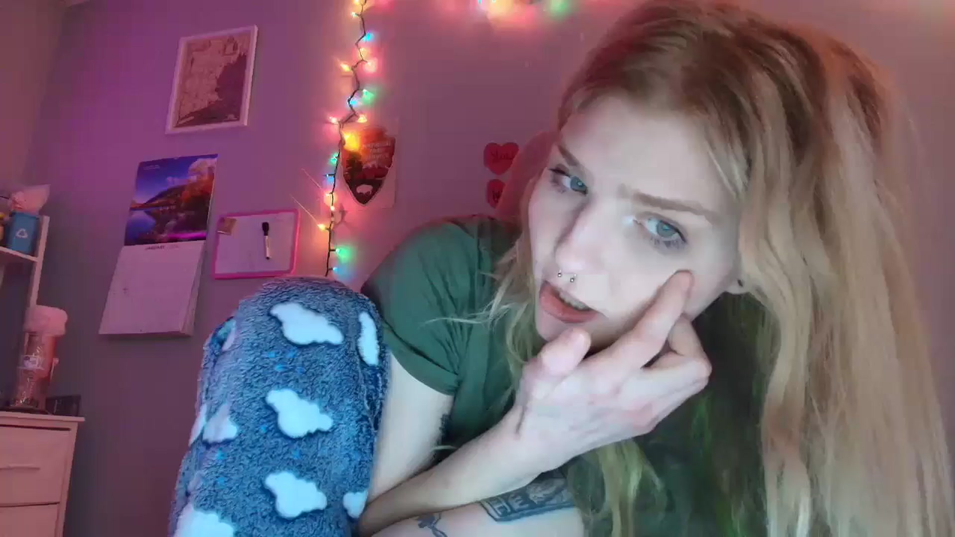 Gallery image thumbnail from DuckChan0's myfreecams stream on, 01/17/2026, 17:02 image 13 of 20