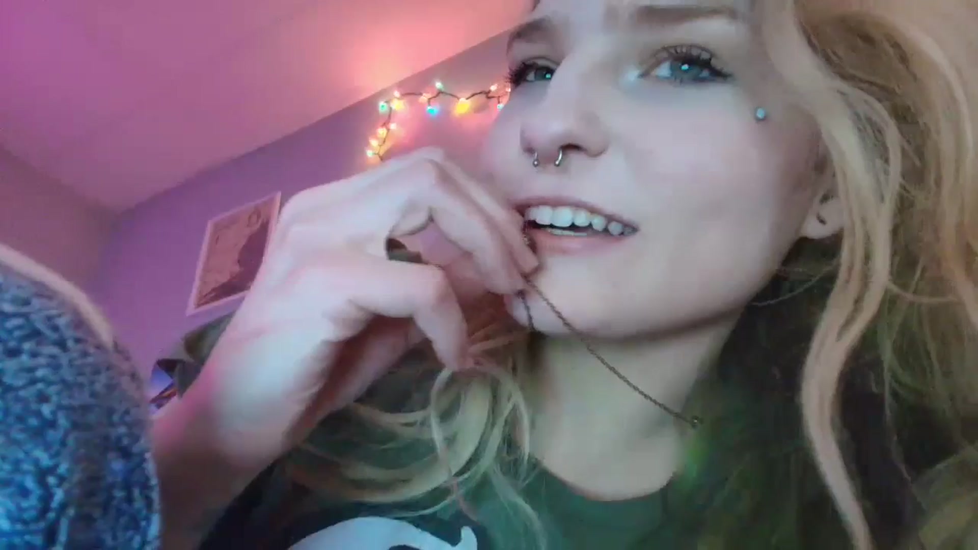 Gallery image thumbnail from DuckChan0's myfreecams stream on, 01/17/2026, 17:02 image 10 of 20