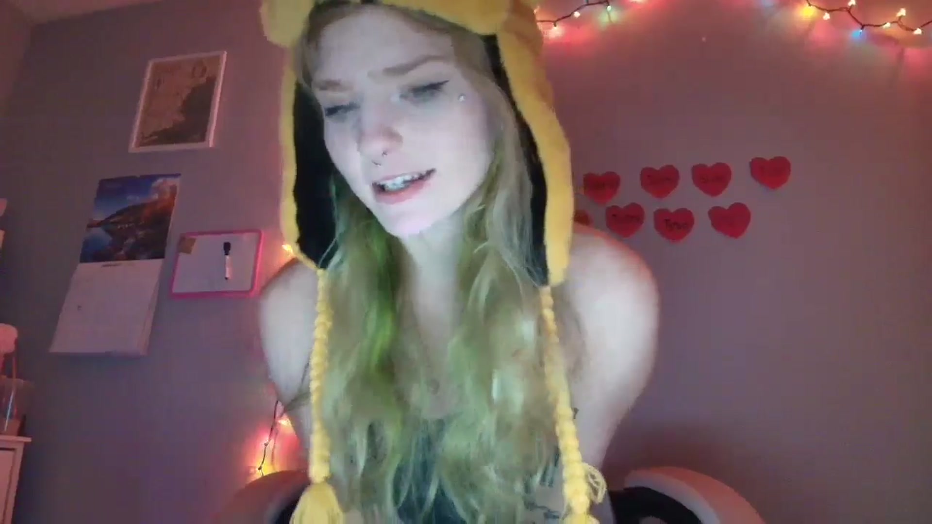 Gallery image thumbnail from DuckChan0's myfreecams stream on, 01/18/2026, 18:31 image 10 of 20