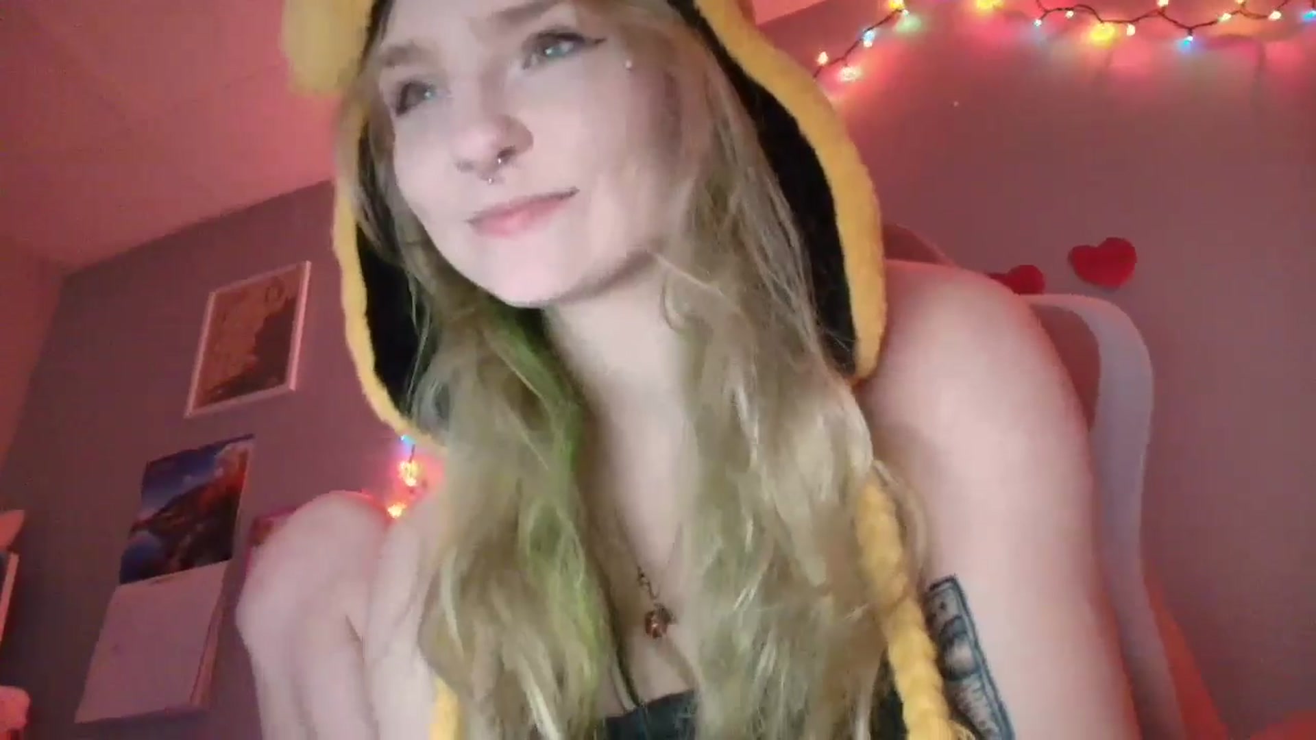 Gallery image thumbnail from DuckChan0's myfreecams stream on, 01/18/2026, 18:31 image 14 of 20