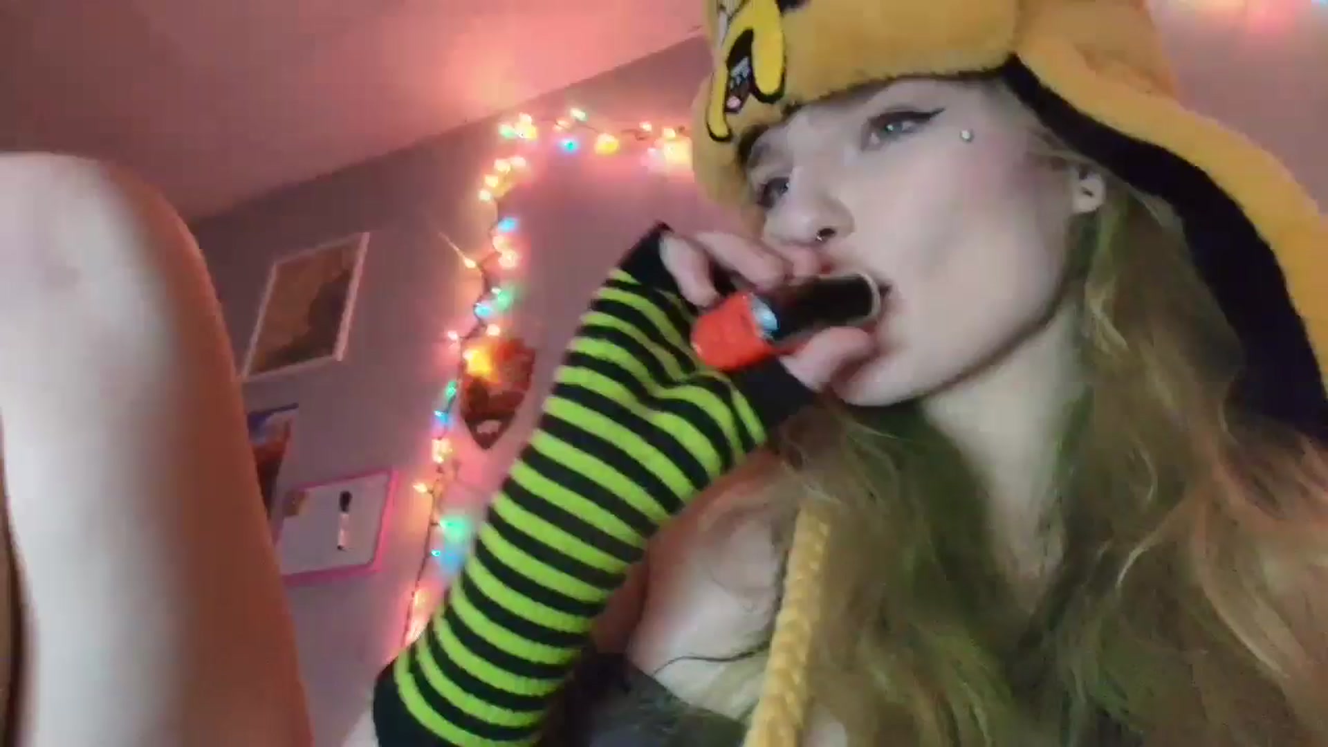 Gallery image thumbnail from DuckChan0's myfreecams stream on, 01/18/2026, 18:31 image 20 of 20