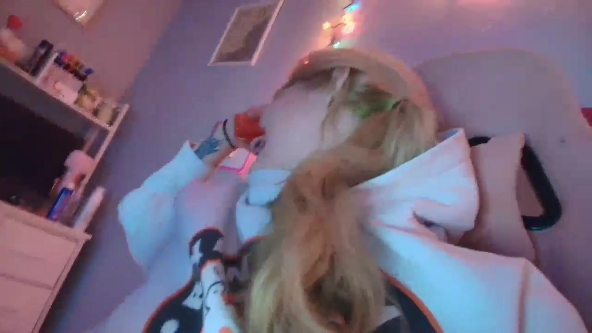 Gallery image thumbnail from DuckChan0's myfreecams stream on, 01/20/2026, 16:59 image 17 of 20