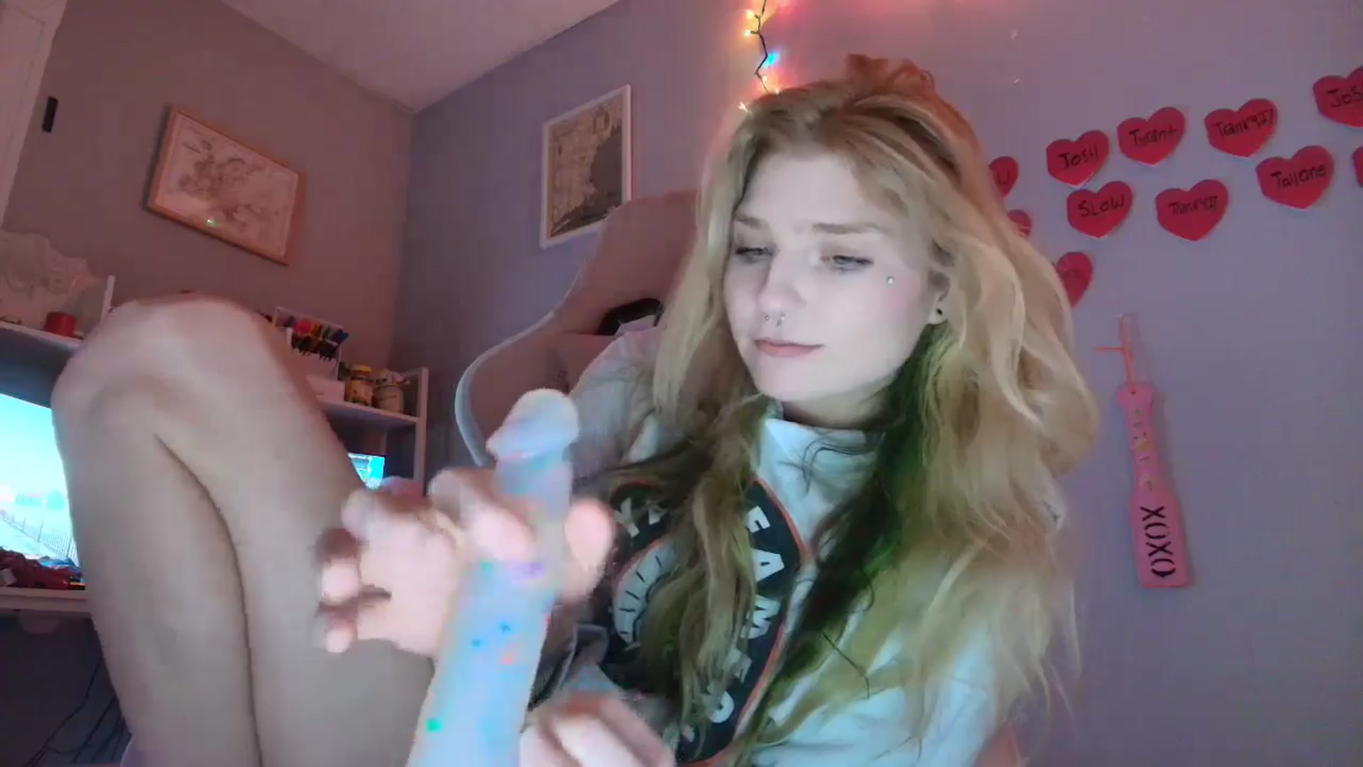 Gallery image thumbnail from DuckChan0's myfreecams stream on, 01/20/2026, 18:44 image 9 of 20