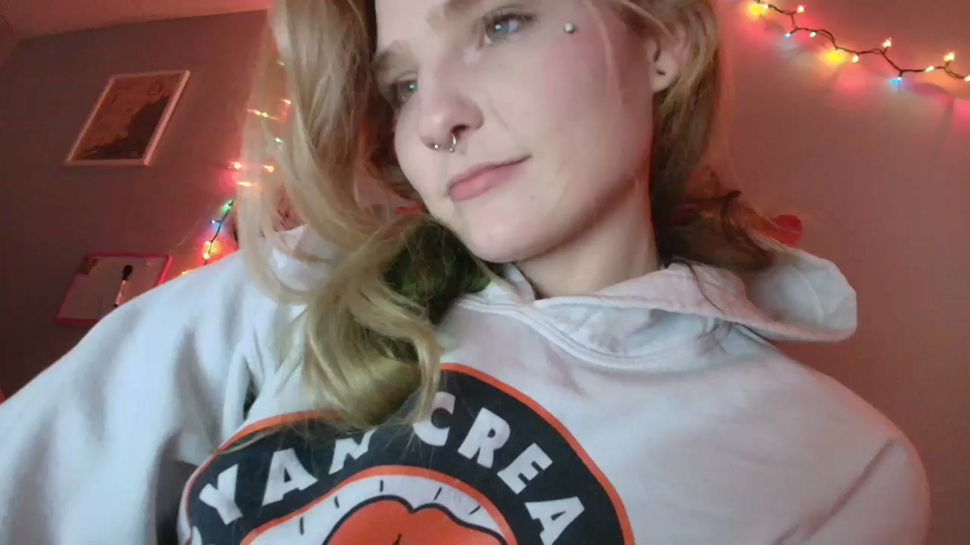 Gallery image thumbnail from DuckChan0's myfreecams stream on, 01/20/2026, 18:44 image 1 of 20