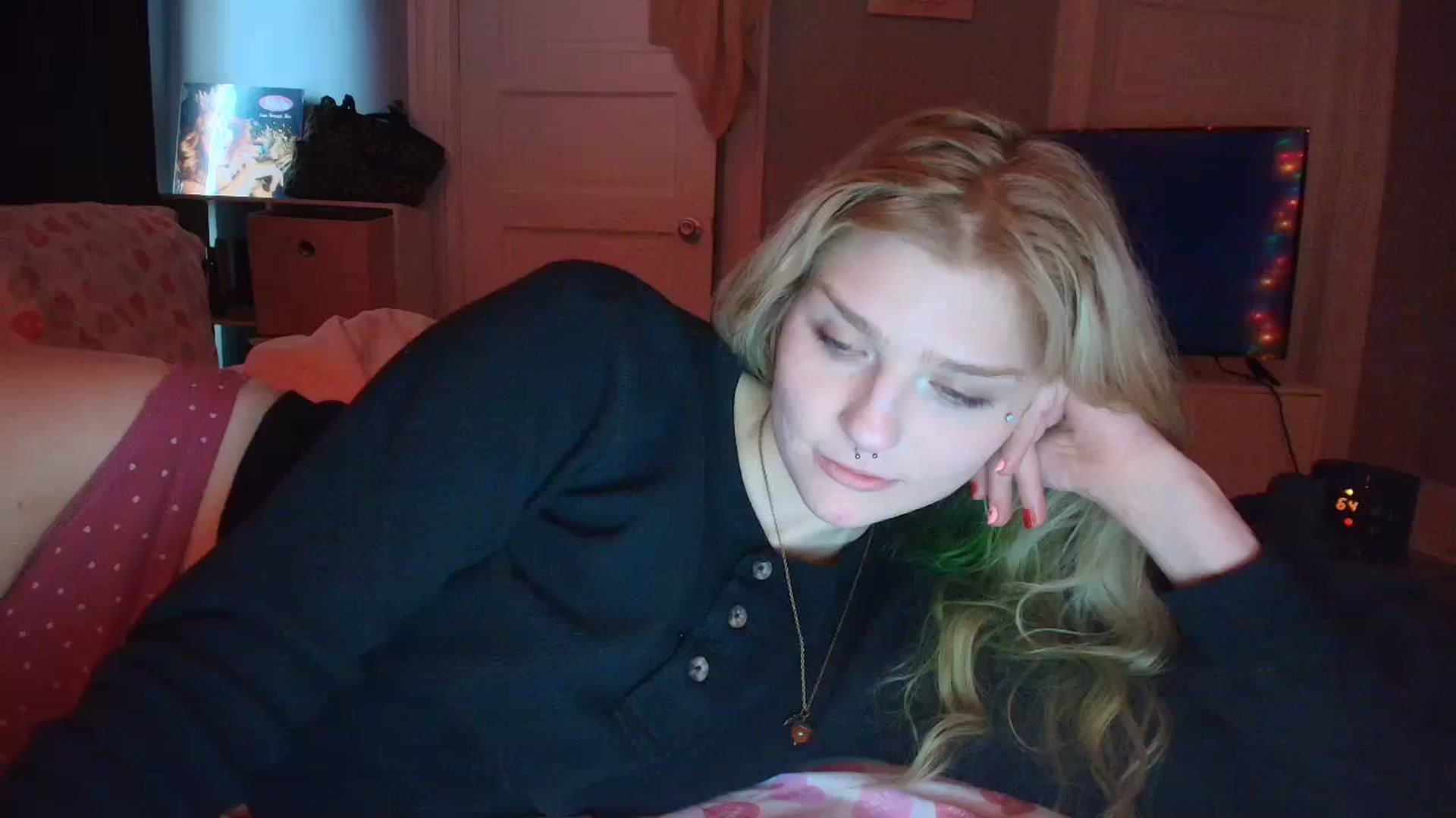 Gallery image thumbnail from DuckChan0's myfreecams stream on, 01/21/2026, 20:01 image 15 of 20