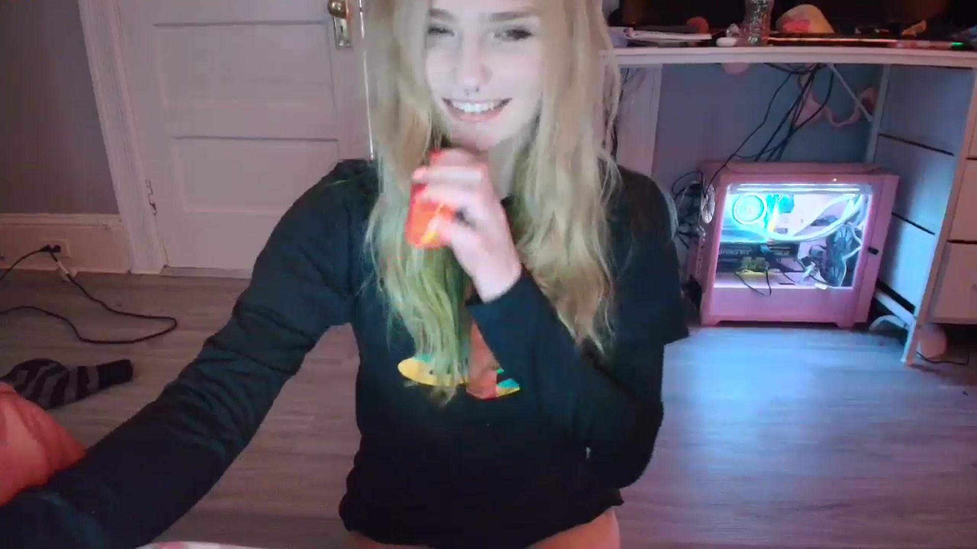 Gallery image thumbnail from DuckChan0's myfreecams stream on, 01/22/2026, 17:06 image 7 of 20