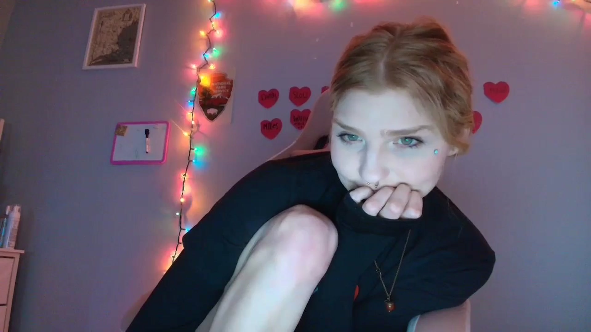 Gallery image thumbnail from DuckChan0's myfreecams stream on, 01/22/2026, 17:23 image 13 of 20