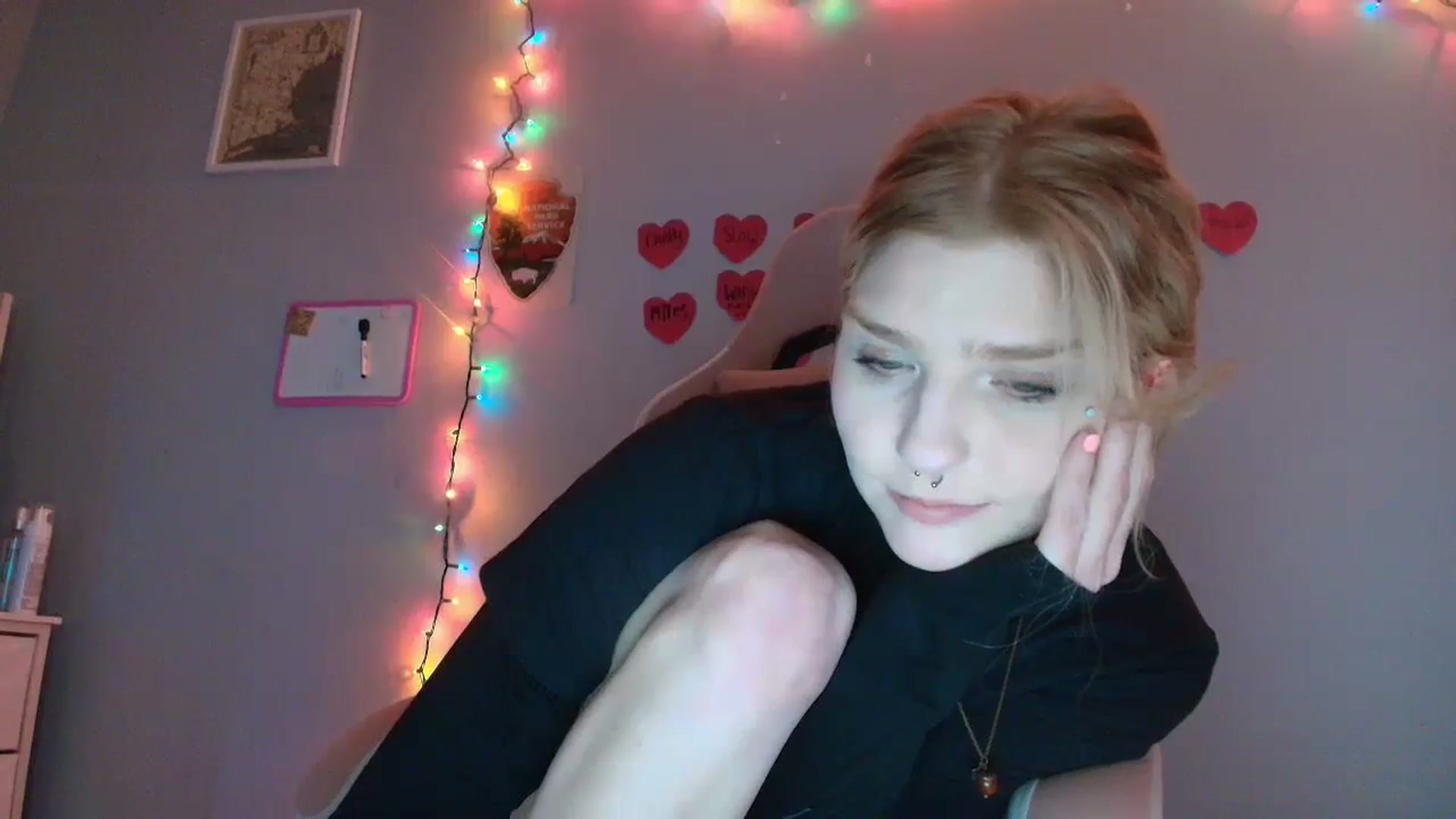 Gallery image thumbnail from DuckChan0's myfreecams stream on, 01/22/2026, 17:23 image 15 of 20