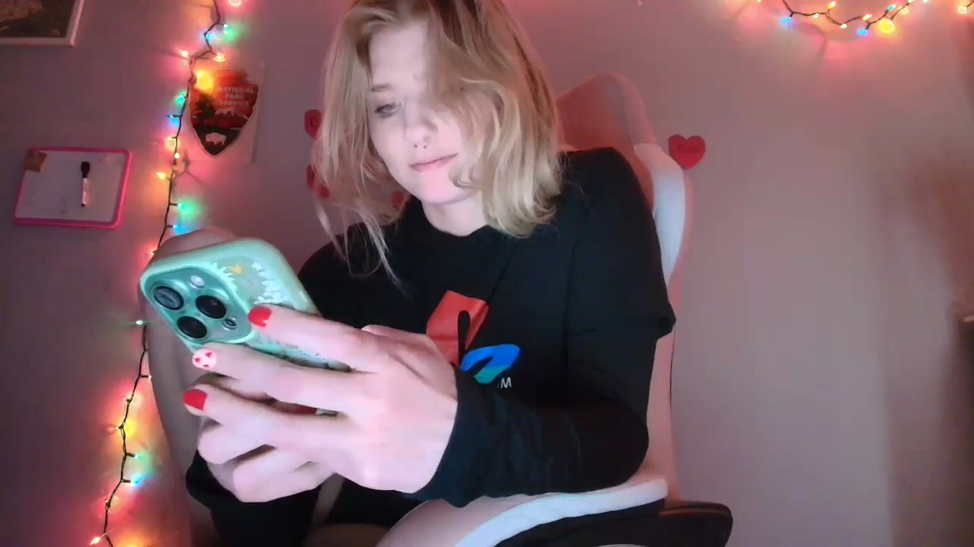 Gallery image thumbnail from DuckChan0's myfreecams stream on, 01/22/2026, 17:56 image 6 of 20