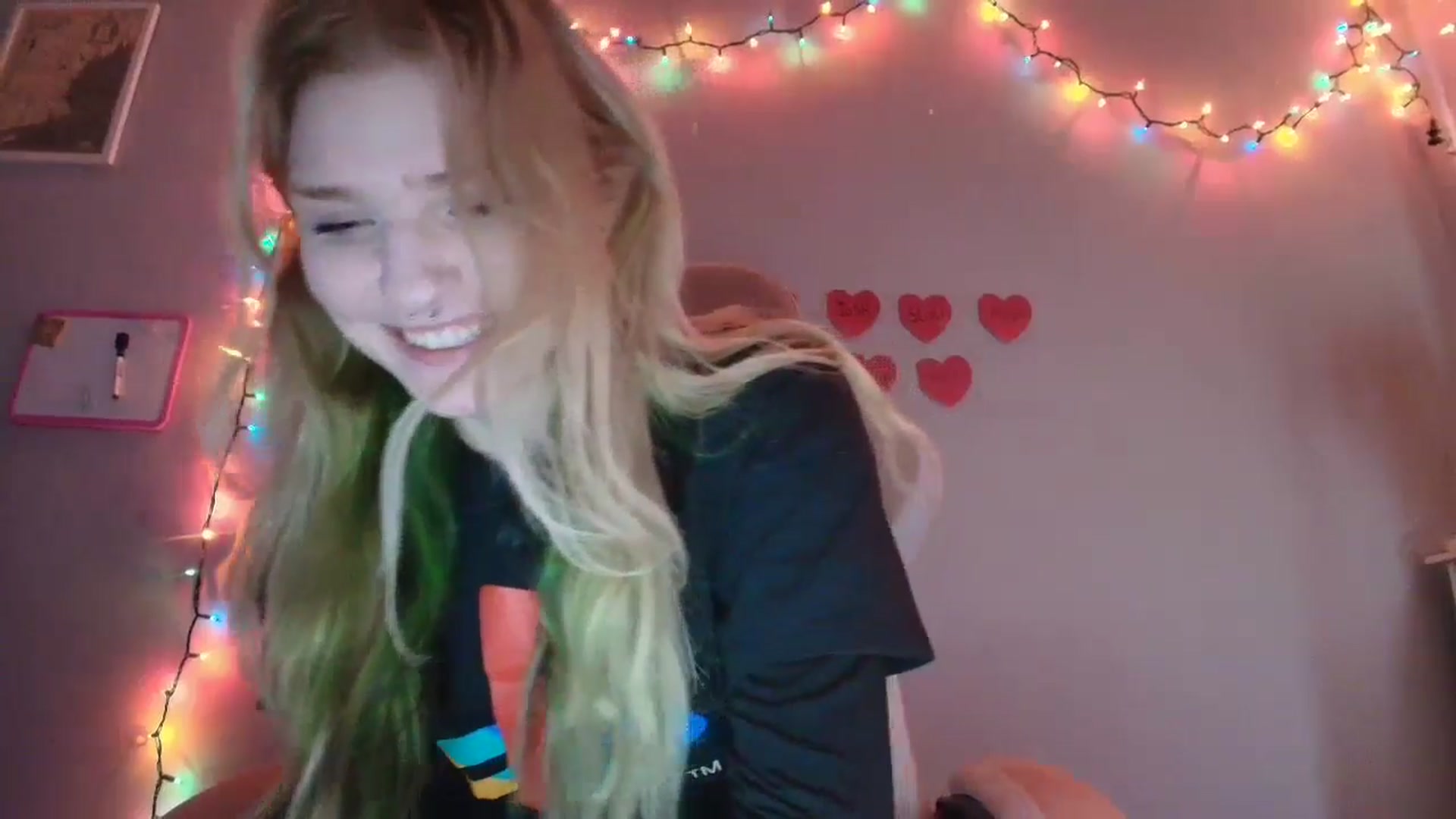 Gallery image thumbnail from DuckChan0's myfreecams stream on, 01/22/2026, 17:56 image 16 of 20
