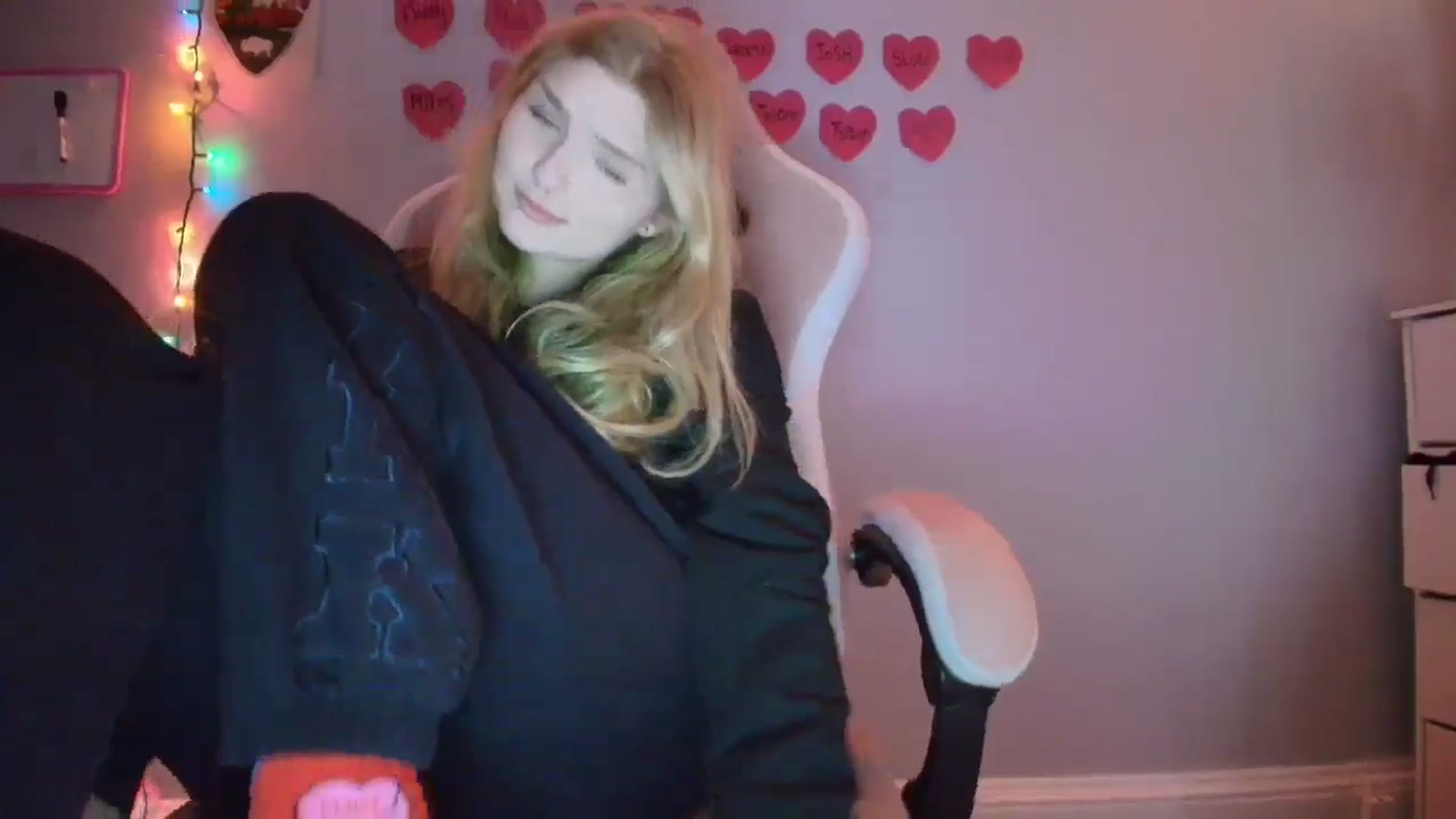 Gallery image thumbnail from DuckChan0's myfreecams stream on, 01/23/2026, 19:43 image 19 of 20