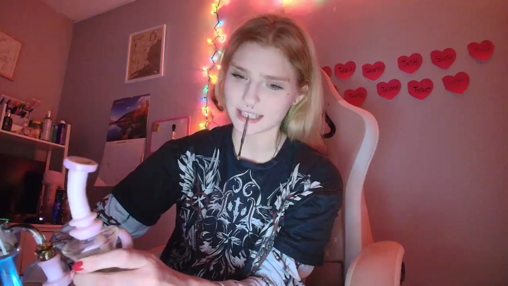 Gallery image thumbnail from DuckChan0's myfreecams stream on, 01/27/2026, 01:07 image 15 of 20