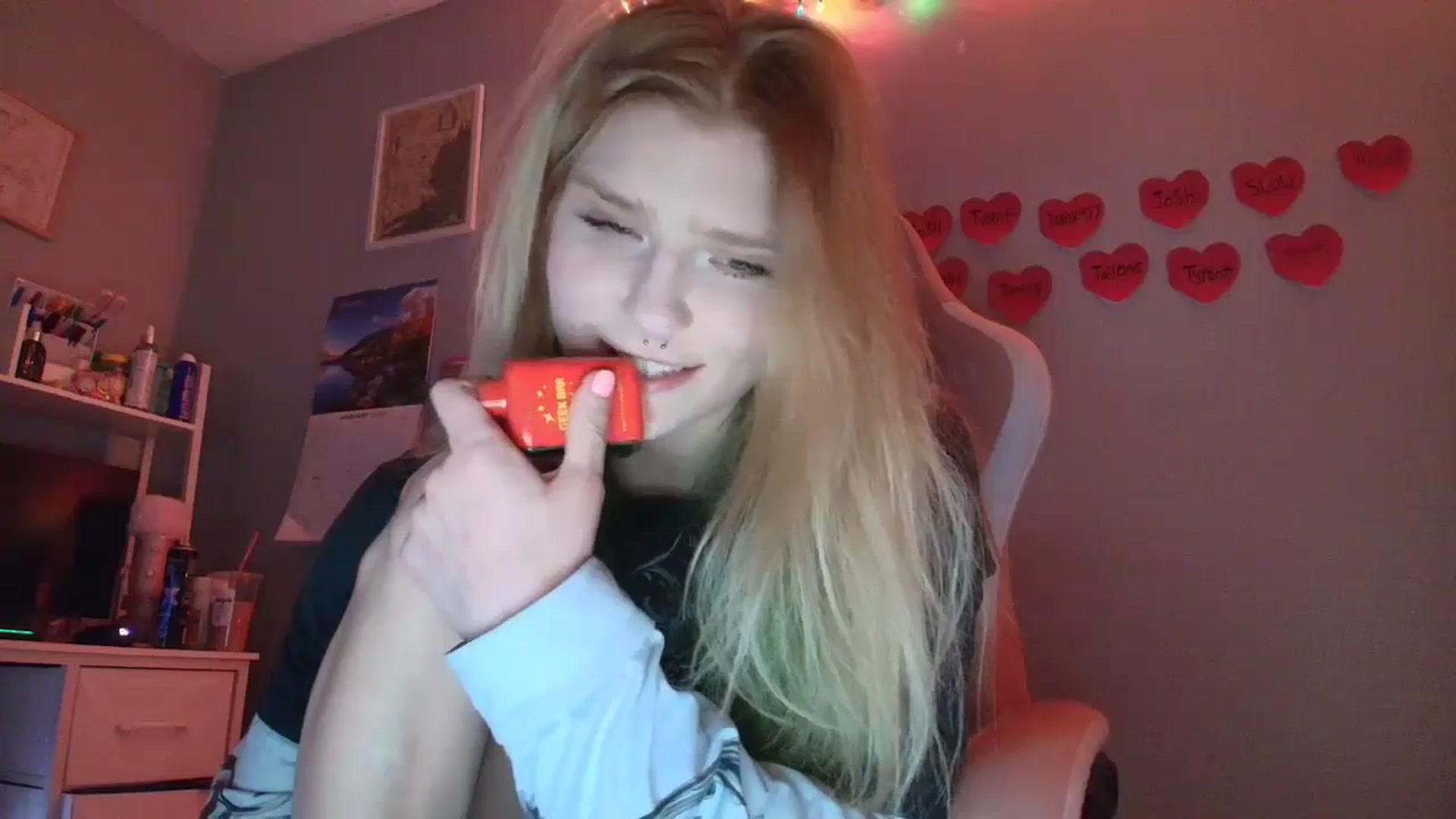 Gallery image thumbnail from DuckChan0's myfreecams stream on, 01/27/2026, 01:07 image 11 of 20