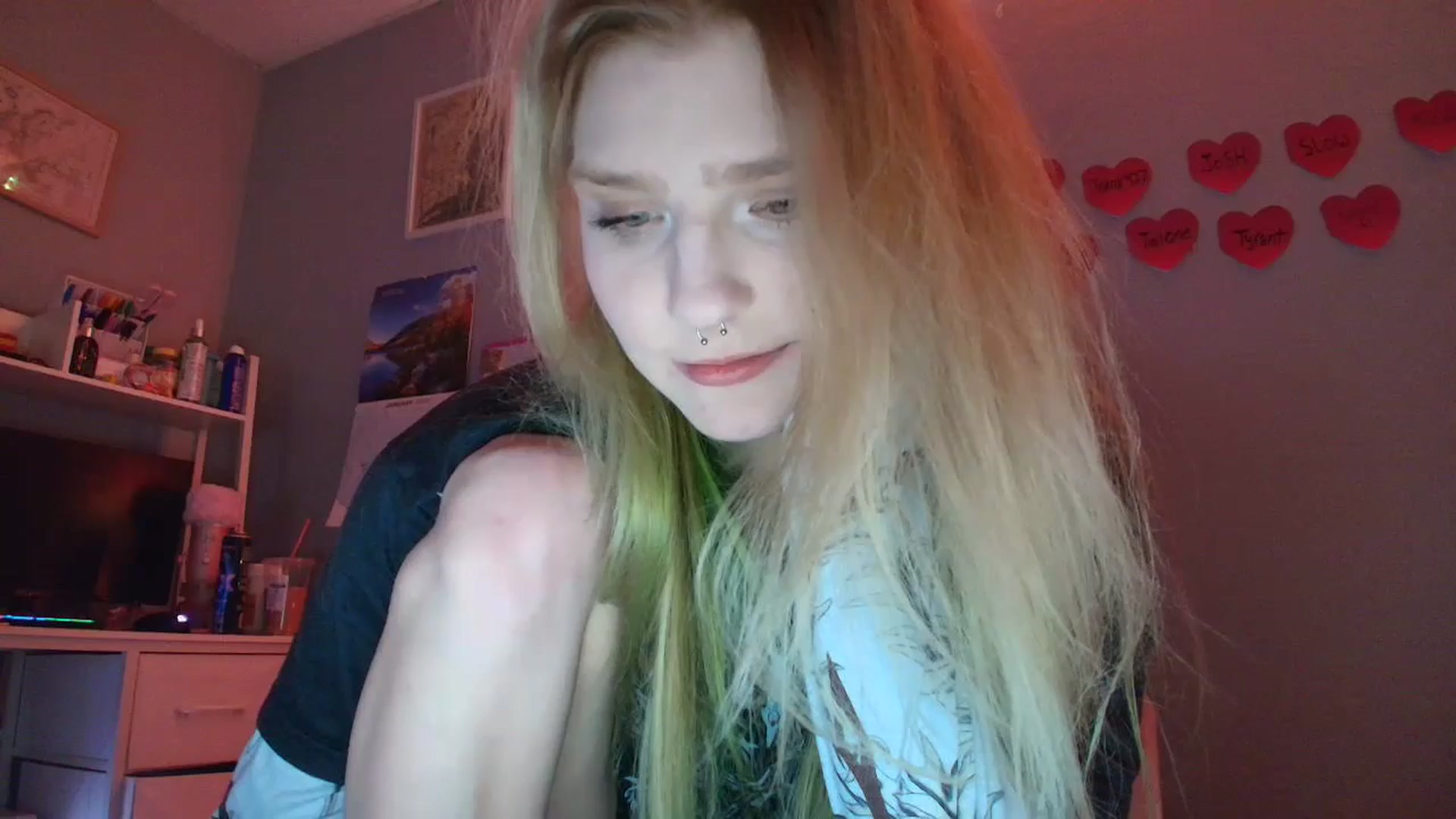 Gallery image thumbnail from DuckChan0's myfreecams stream on, 01/27/2026, 01:07 image 9 of 20