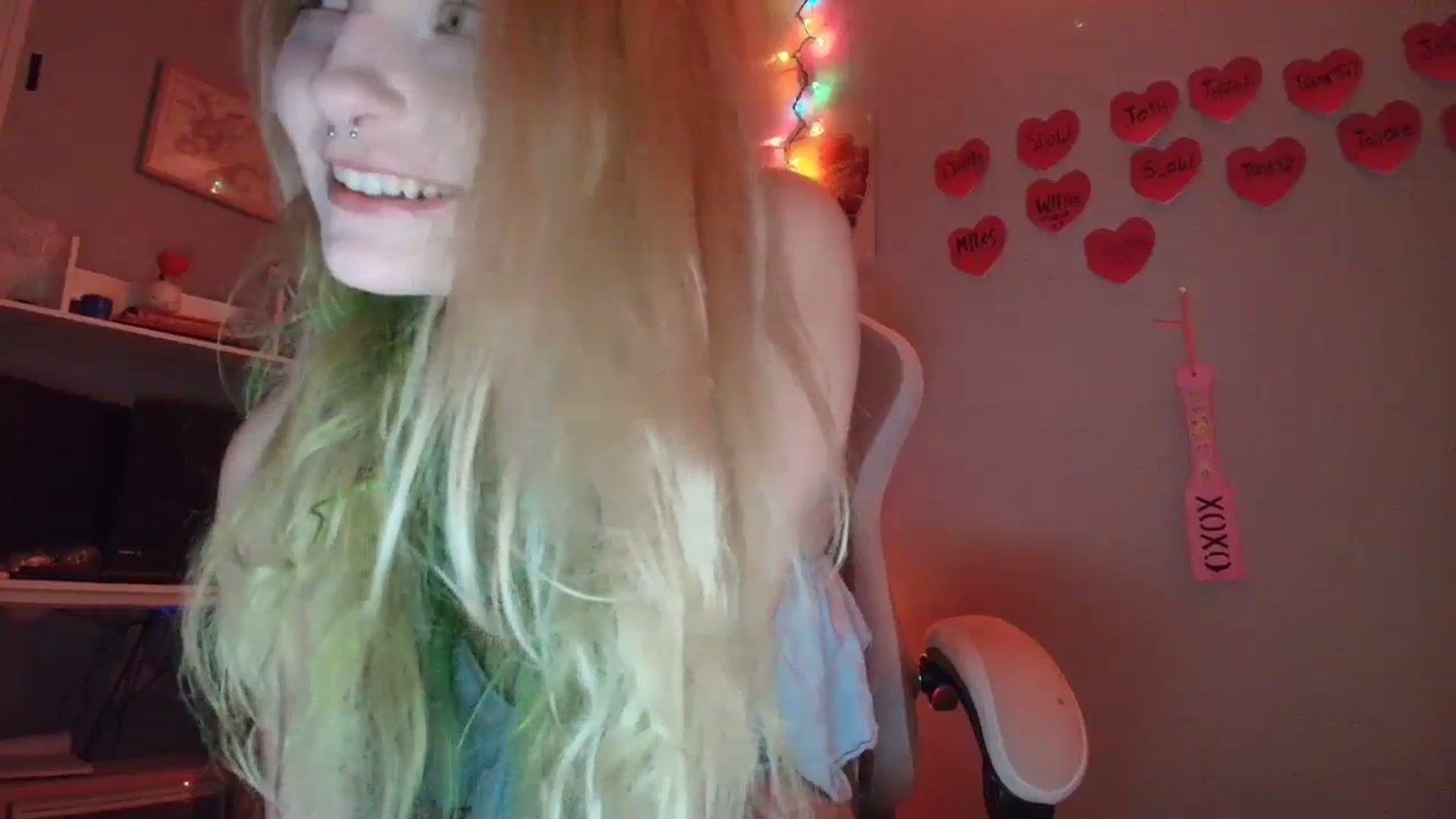 Gallery image thumbnail from DuckChan0's myfreecams stream on, 01/27/2026, 16:53 image 17 of 20