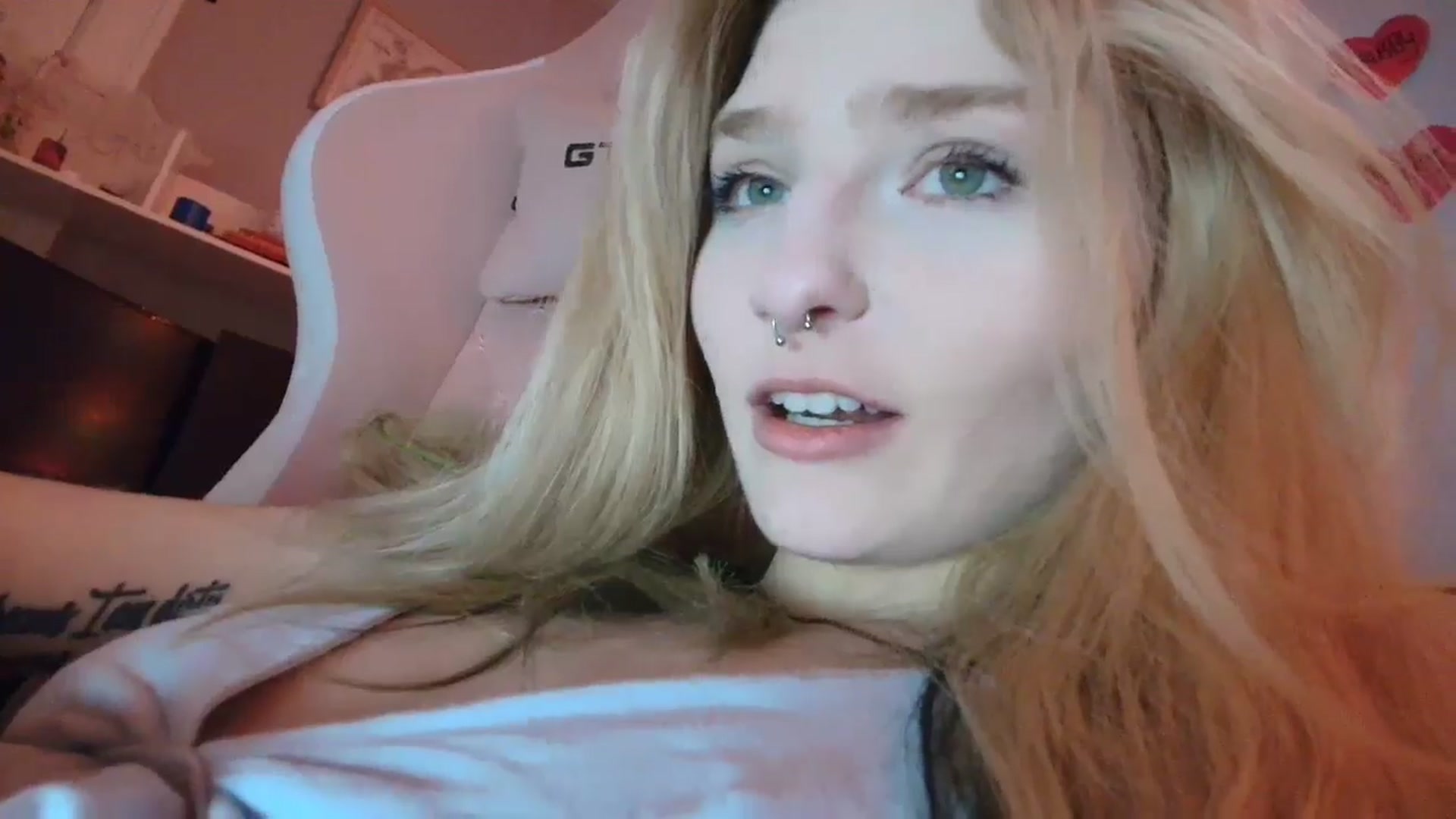 Gallery image thumbnail from DuckChan0's myfreecams stream on, 01/27/2026, 17:29 image 16 of 20