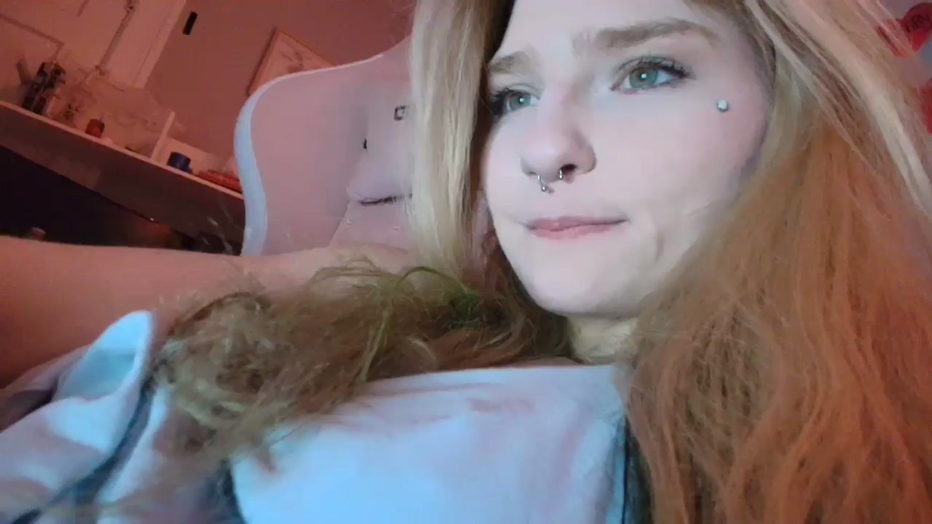 Gallery image thumbnail from DuckChan0's myfreecams stream on, 01/27/2026, 17:29 image 15 of 20