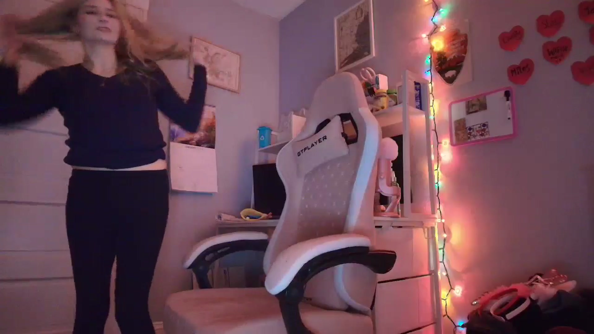 Gallery image thumbnail from DuckChan0's myfreecams stream on, 01/28/2026, 16:49 image 17 of 20