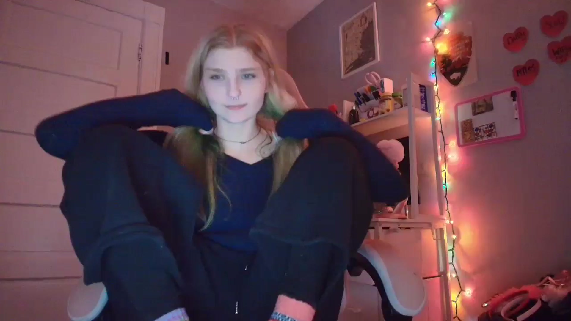 Gallery image thumbnail from DuckChan0's myfreecams stream on, 01/28/2026, 16:49 image 1 of 20