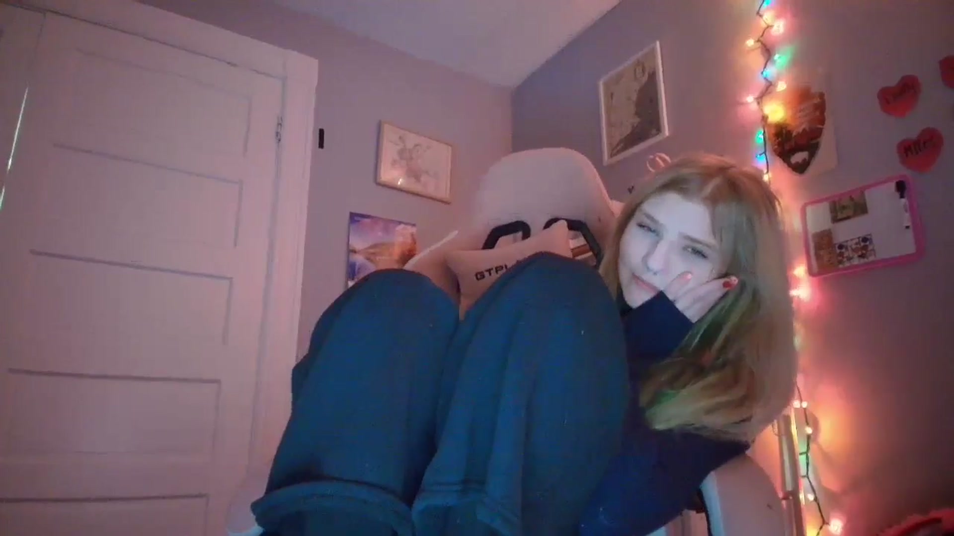 Gallery image thumbnail from DuckChan0's myfreecams stream on, 01/28/2026, 16:49 image 2 of 20
