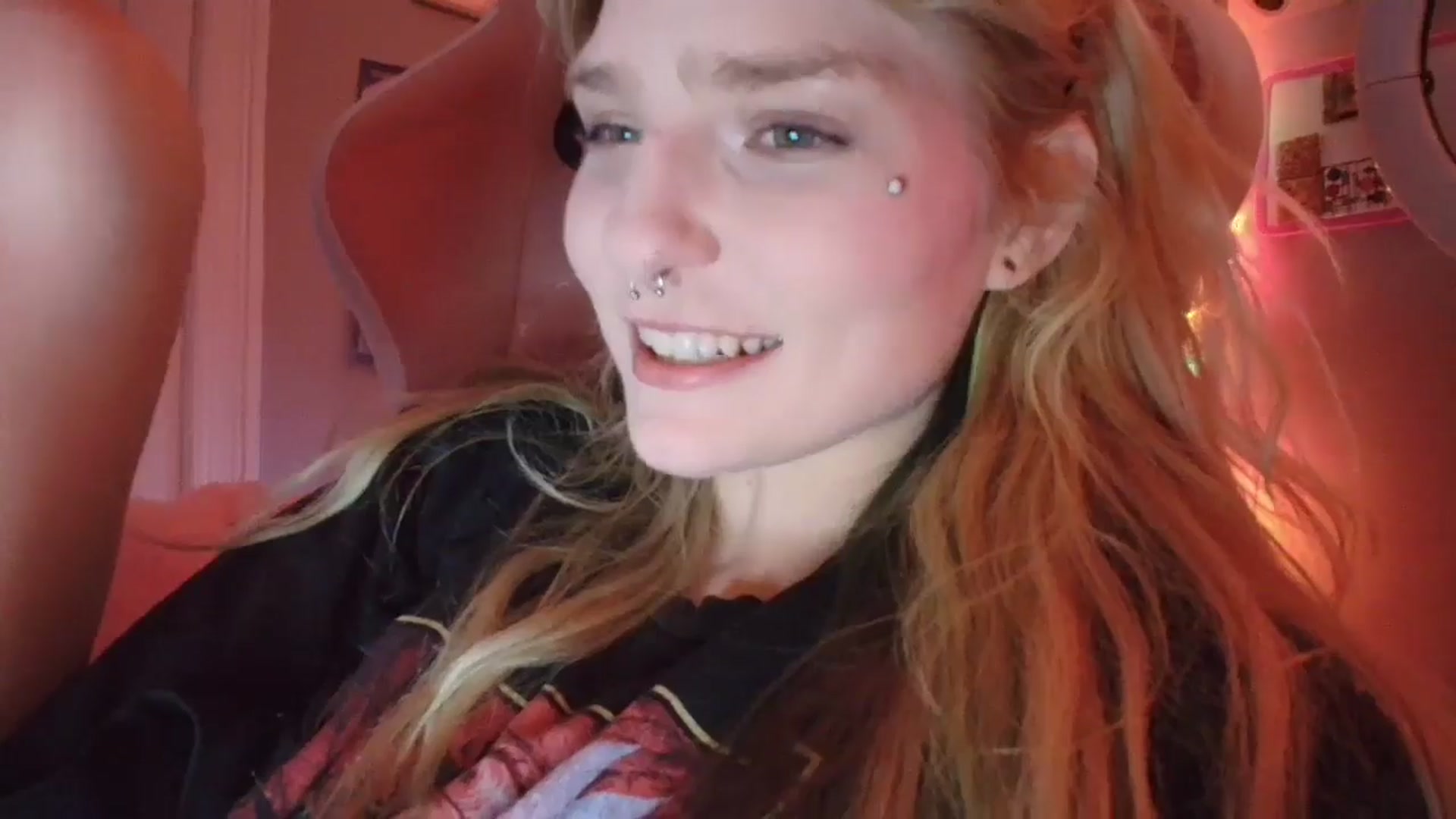 Gallery image thumbnail from DuckChan0's myfreecams stream on, 01/30/2026, 02:28 image 15 of 20