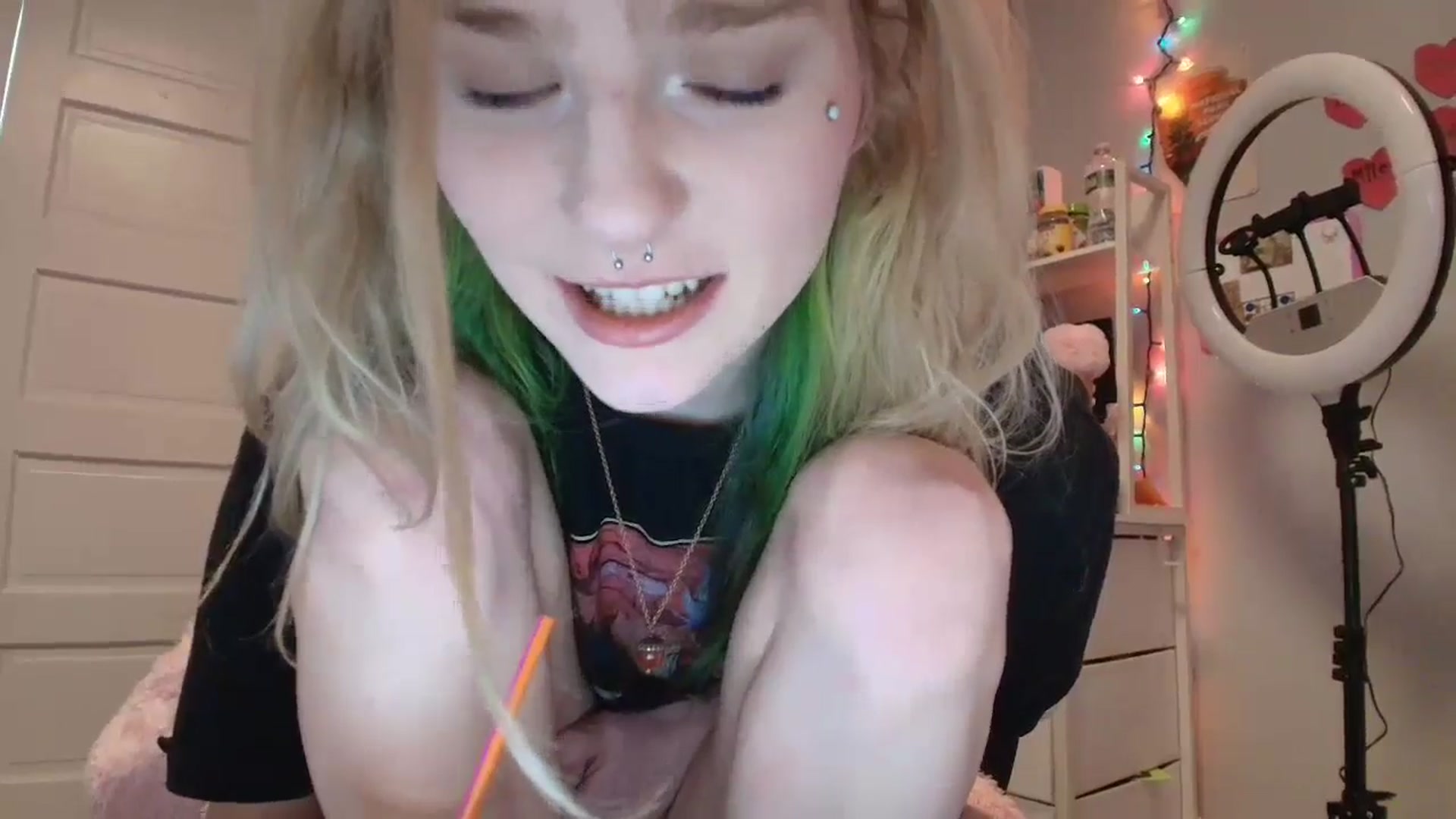 Gallery image thumbnail from DuckChan0's myfreecams stream on, 01/30/2026, 16:09 image 9 of 20