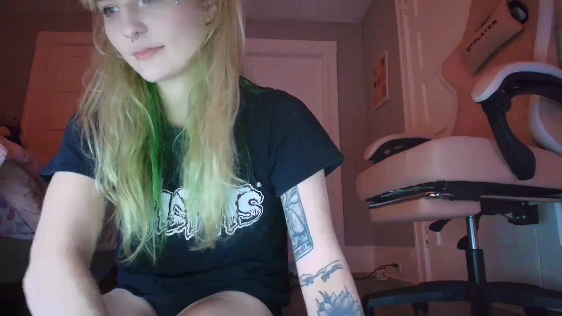 Gallery image thumbnail from DuckChan0's myfreecams stream on, 02/02/2026, 01:21 image 17 of 20