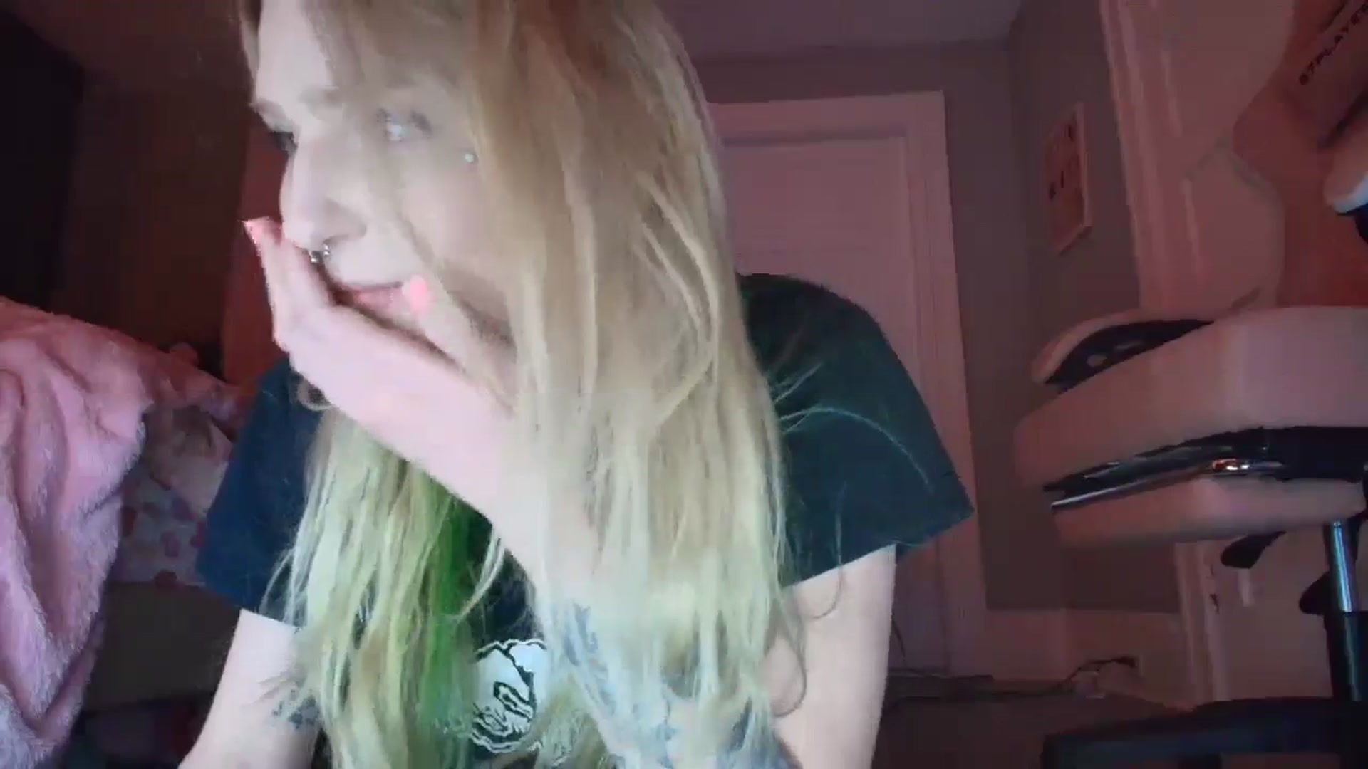 Gallery image thumbnail from DuckChan0's myfreecams stream on, 02/02/2026, 01:21 image 13 of 20