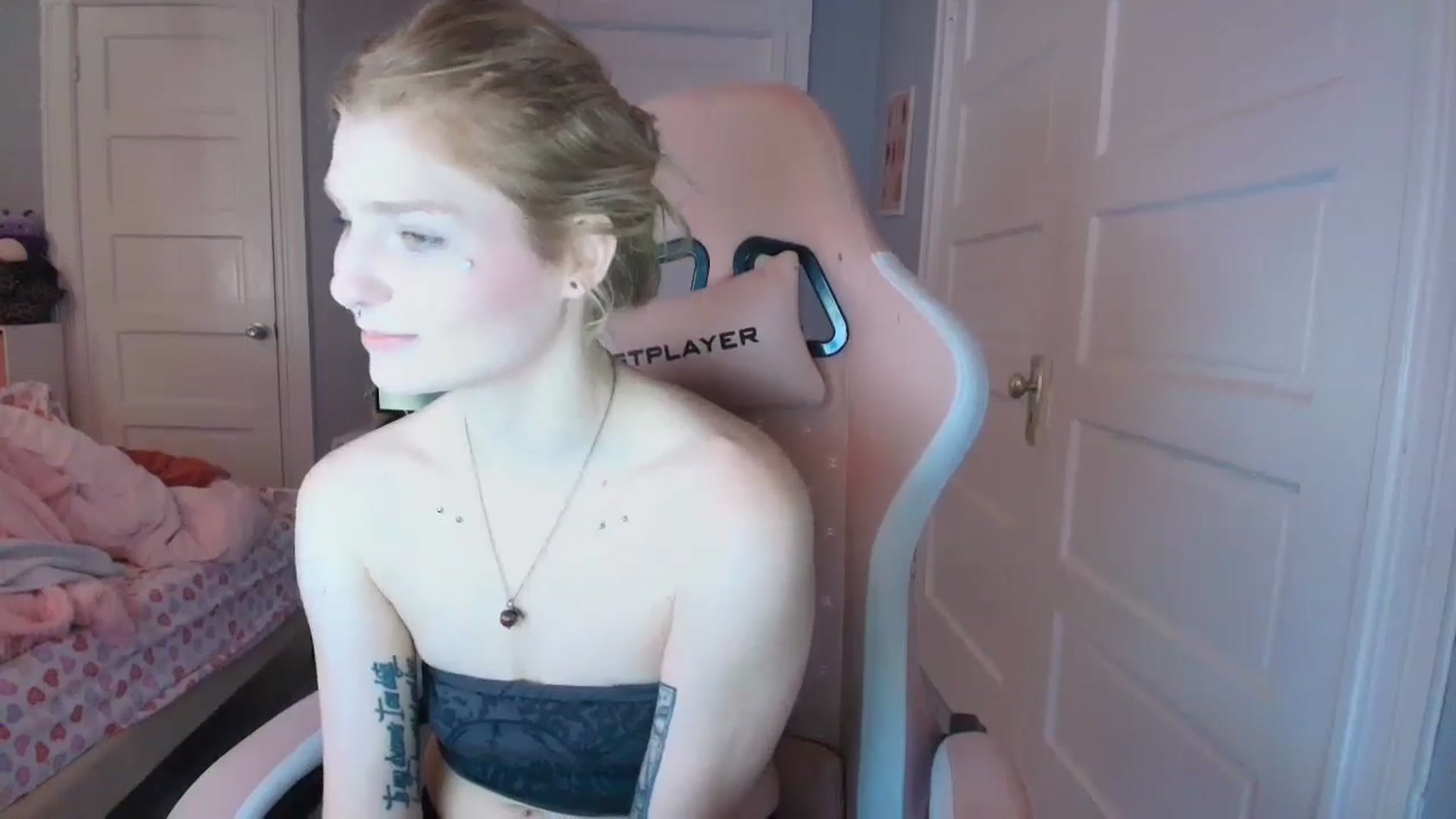 Gallery image thumbnail from DuckChan0's myfreecams stream on, 02/02/2026, 15:51 image 12 of 20