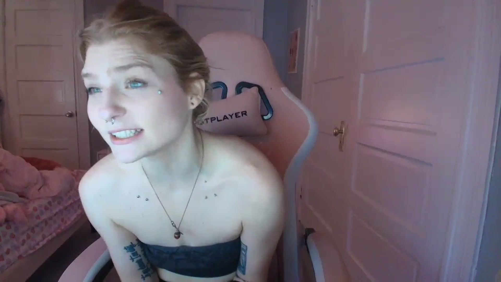 Gallery image thumbnail from DuckChan0's myfreecams stream on, 02/02/2026, 15:51 image 8 of 20