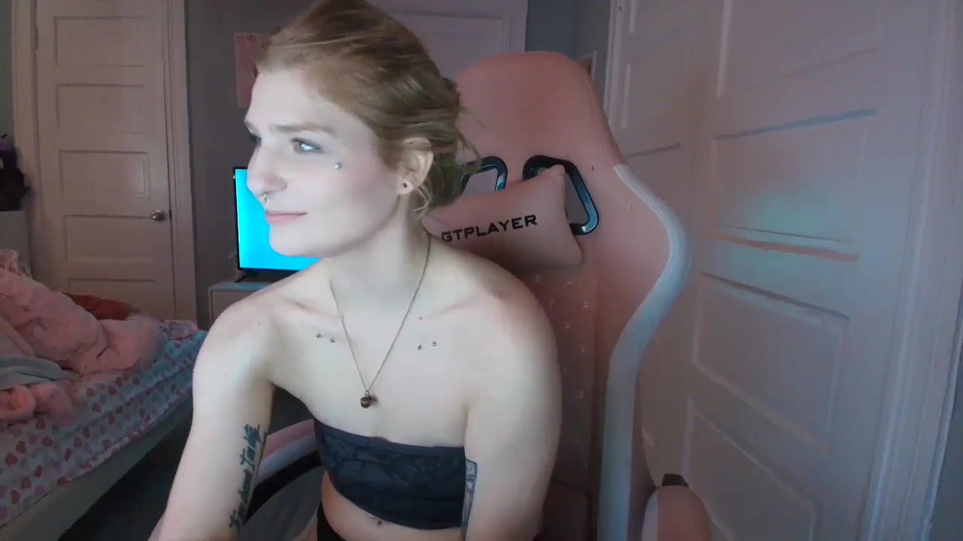 Gallery image thumbnail from DuckChan0's myfreecams stream on, 02/02/2026, 15:51 image 11 of 20
